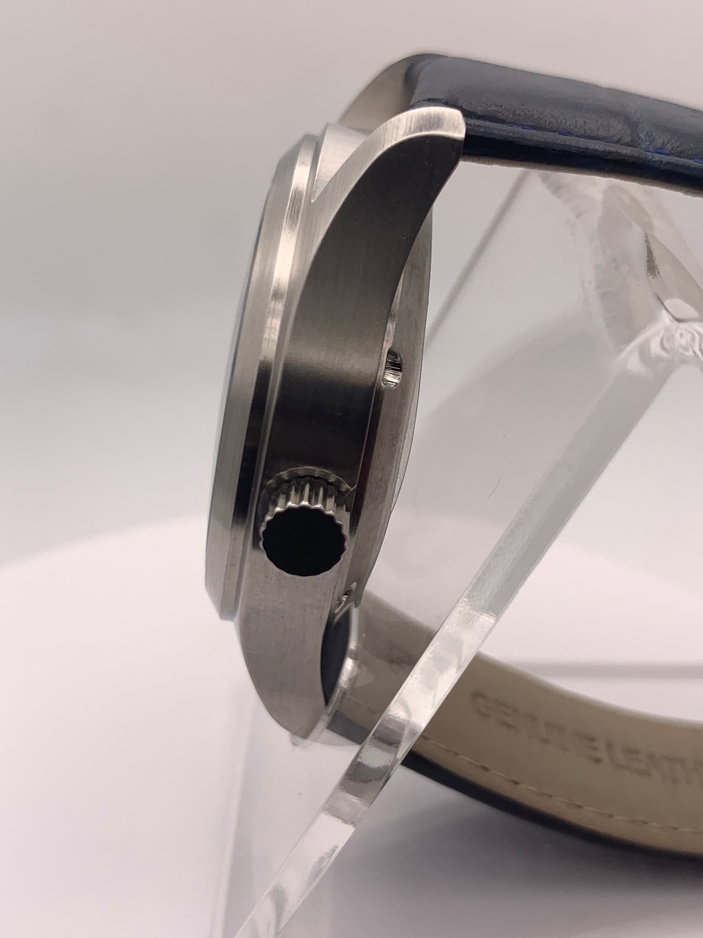 VC56 Field. 39mm Stainless steel case. Sapphire crystal. NH38 automatic movement.