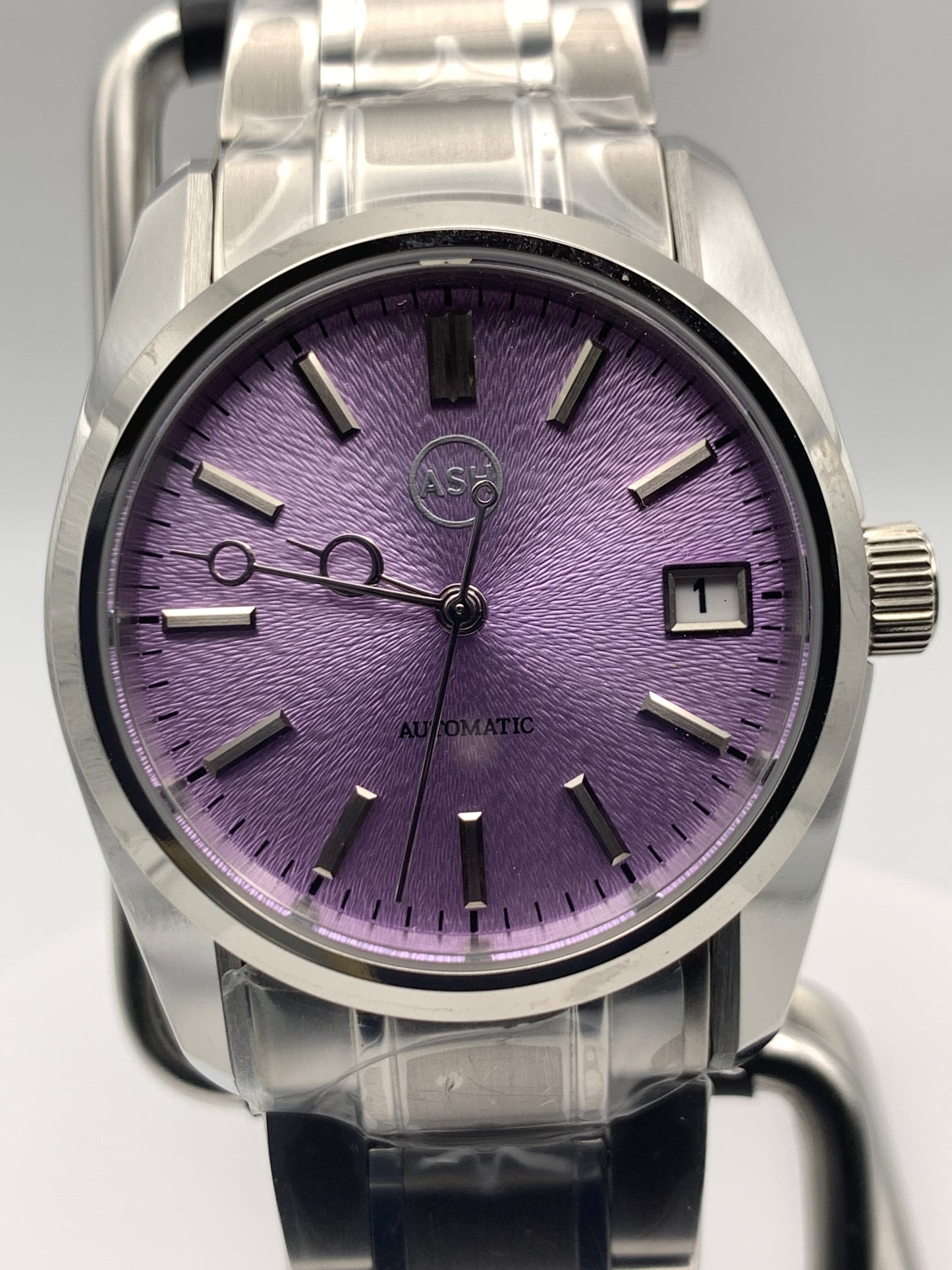 Violet II - 36mm Stainless steel case with matching bracelet. Unique dial. Sapphire crystal. Seiko NH35 automatic.