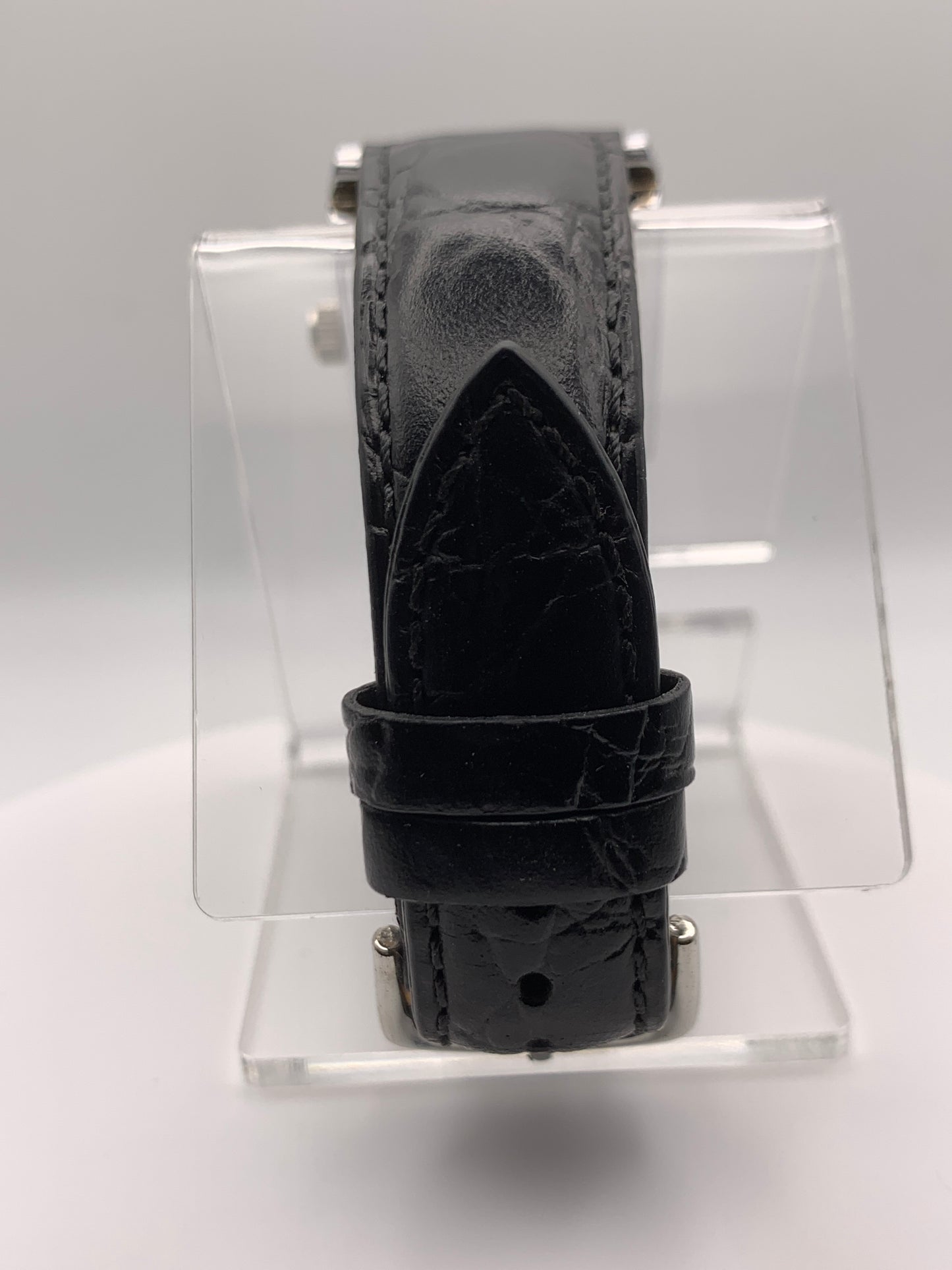 Feather.  Heavy patina vintage hinged brass case. 25 x 33mm. Beautiful figured vintage dial. Acrylic crystal. Miyota 2036 quartz movement.