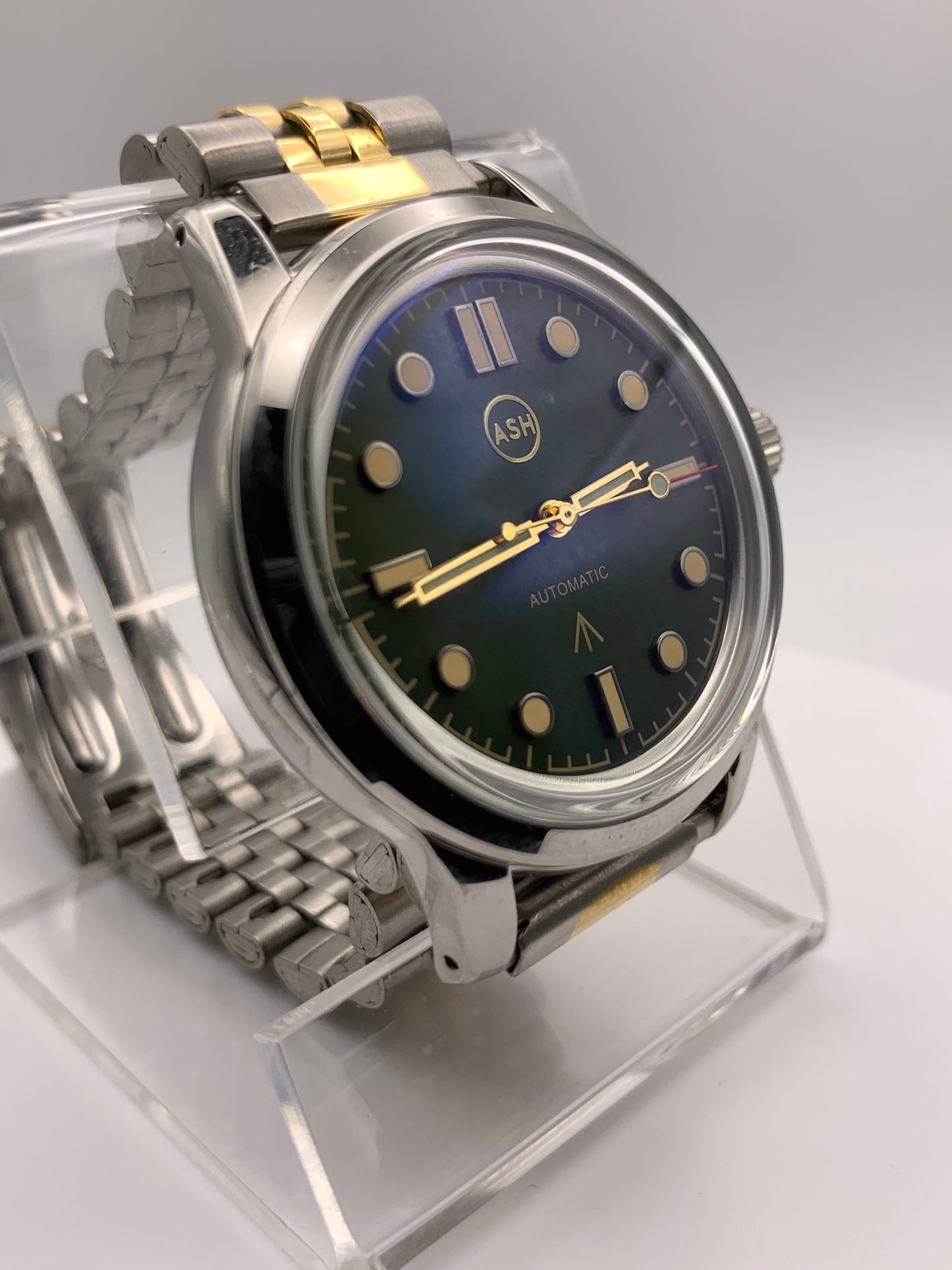 Mister Green Jeans. 39mm stainless steel. Box mineral crystal with blue AR coating. Seiko NH35 automatic. Vintage Speidel bracelet.