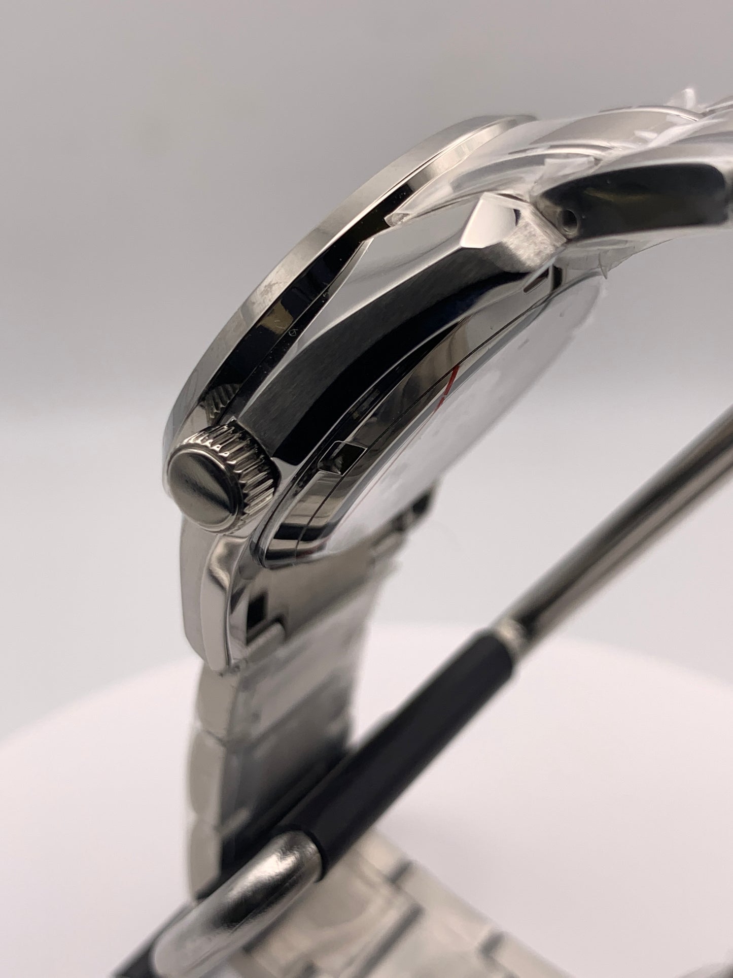 Violet II - 36mm Stainless steel case with matching bracelet. Unique dial. Sapphire crystal. Seiko NH35 automatic.