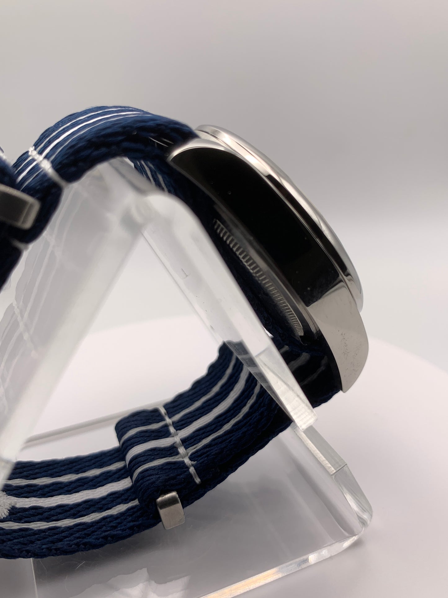 Blu Lou. 39mm Stainless steel. Sapphire crystal. Seiko NH35.