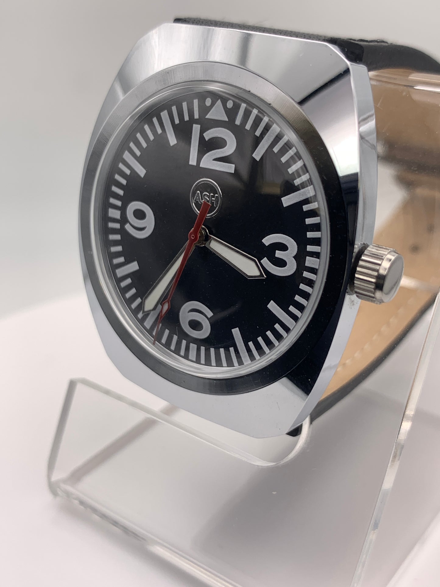 Solo Flight. Neo Vintage Collection. 36mm NOS Gruen case. Acrylic domed crystal. Miyota 2039.