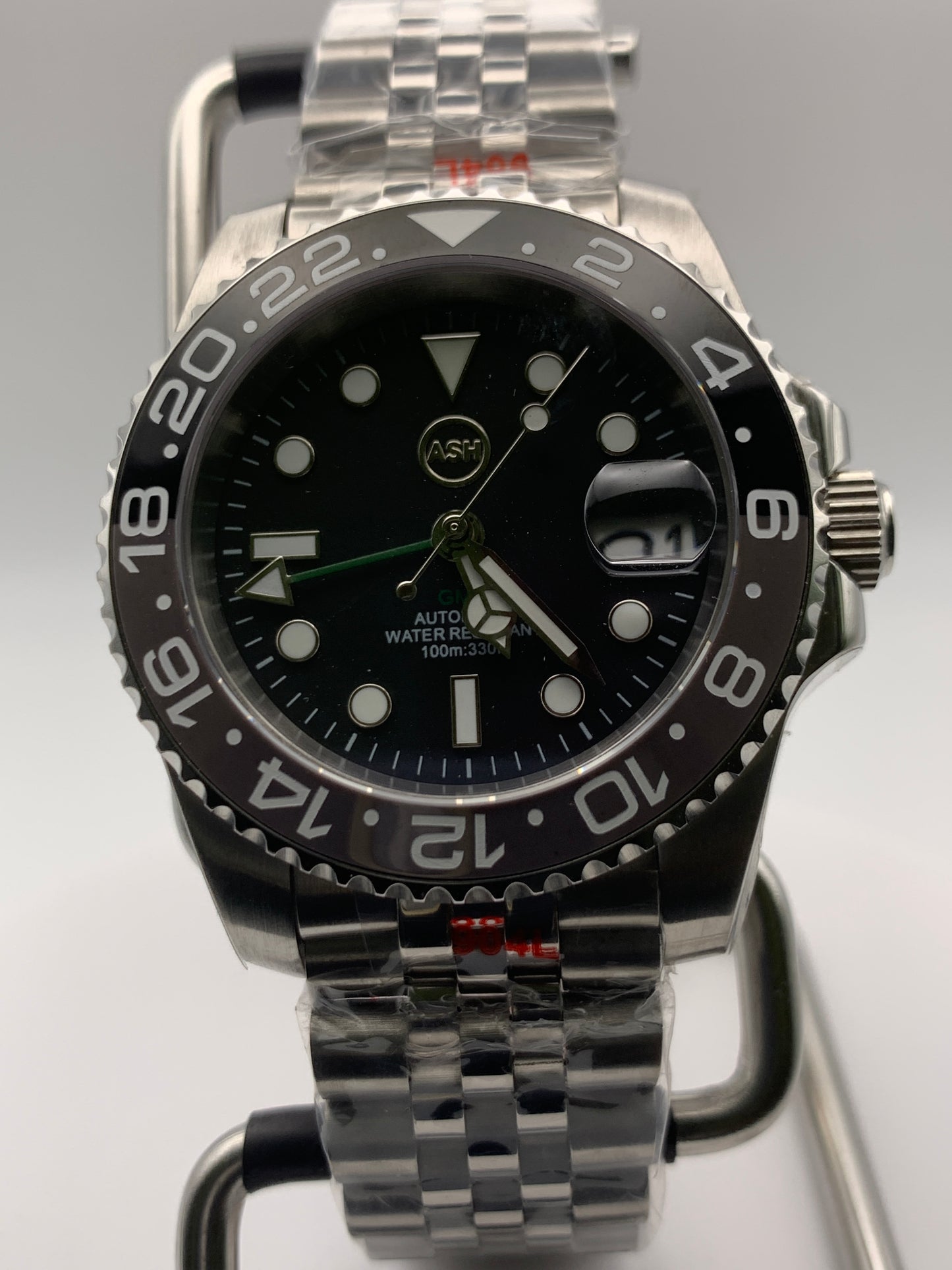 Bruce Wayne. 39mm Stainless steel GMT. Sapphire crystal. Seiko NH34.