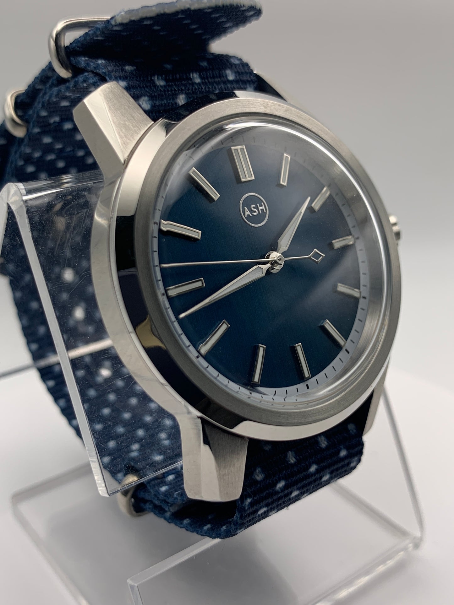 Dress Shirt. 41mm Stainless steel case. Domed K-1 glass crystal. Seiko NH38.
