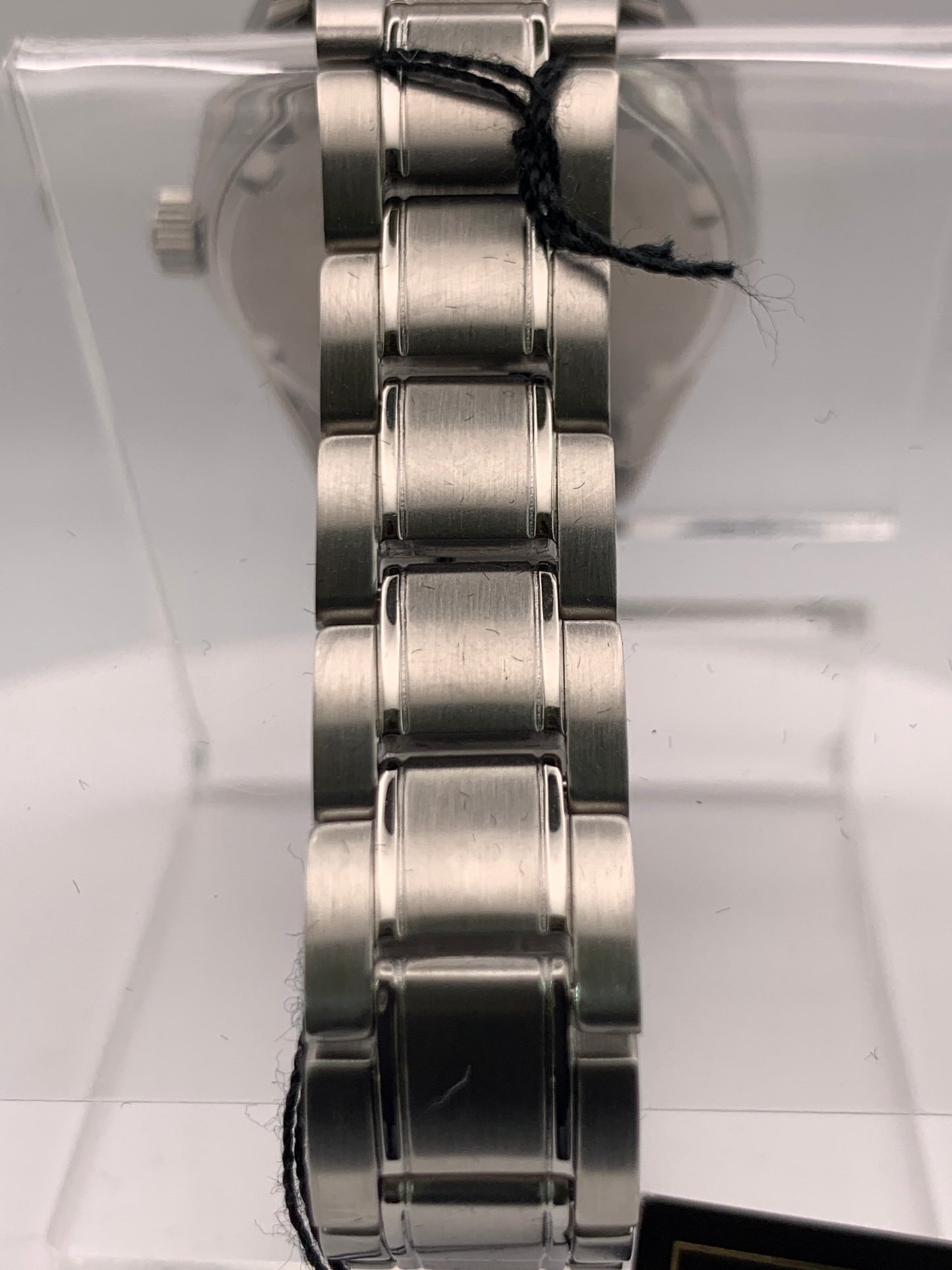 Seiko SUR633- 30mm Stainless steel case. Silver sunray dial. Sapphire crystal. 6n22 quartz movement. 100m water resistance. Box and papers.