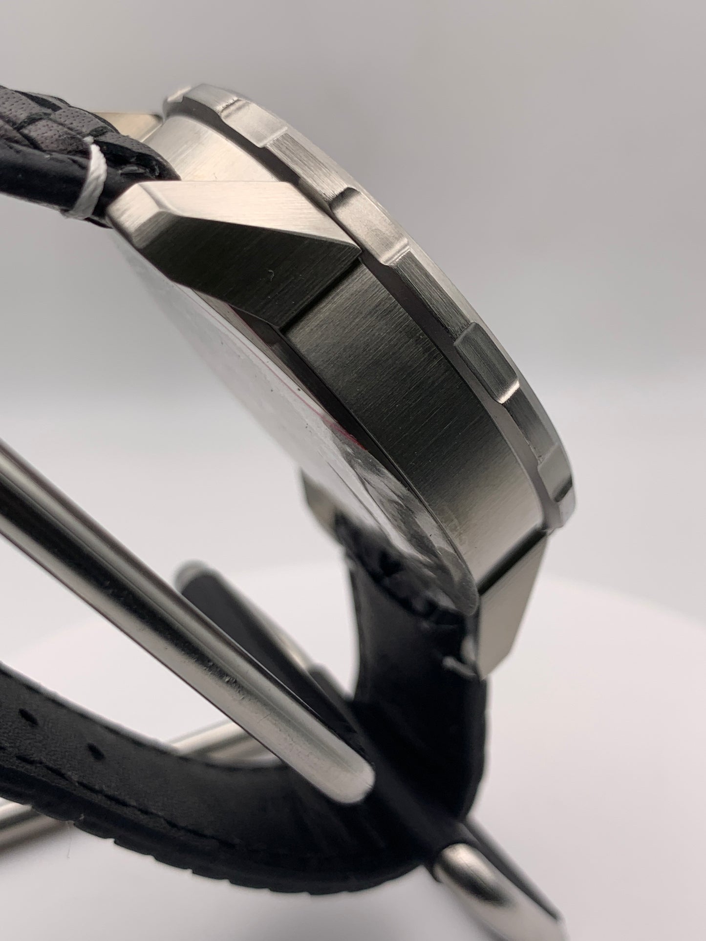 Amaranth - 44mm stainless steel case. Sapphire crystal. Seiko VH31 mecha-quartz.