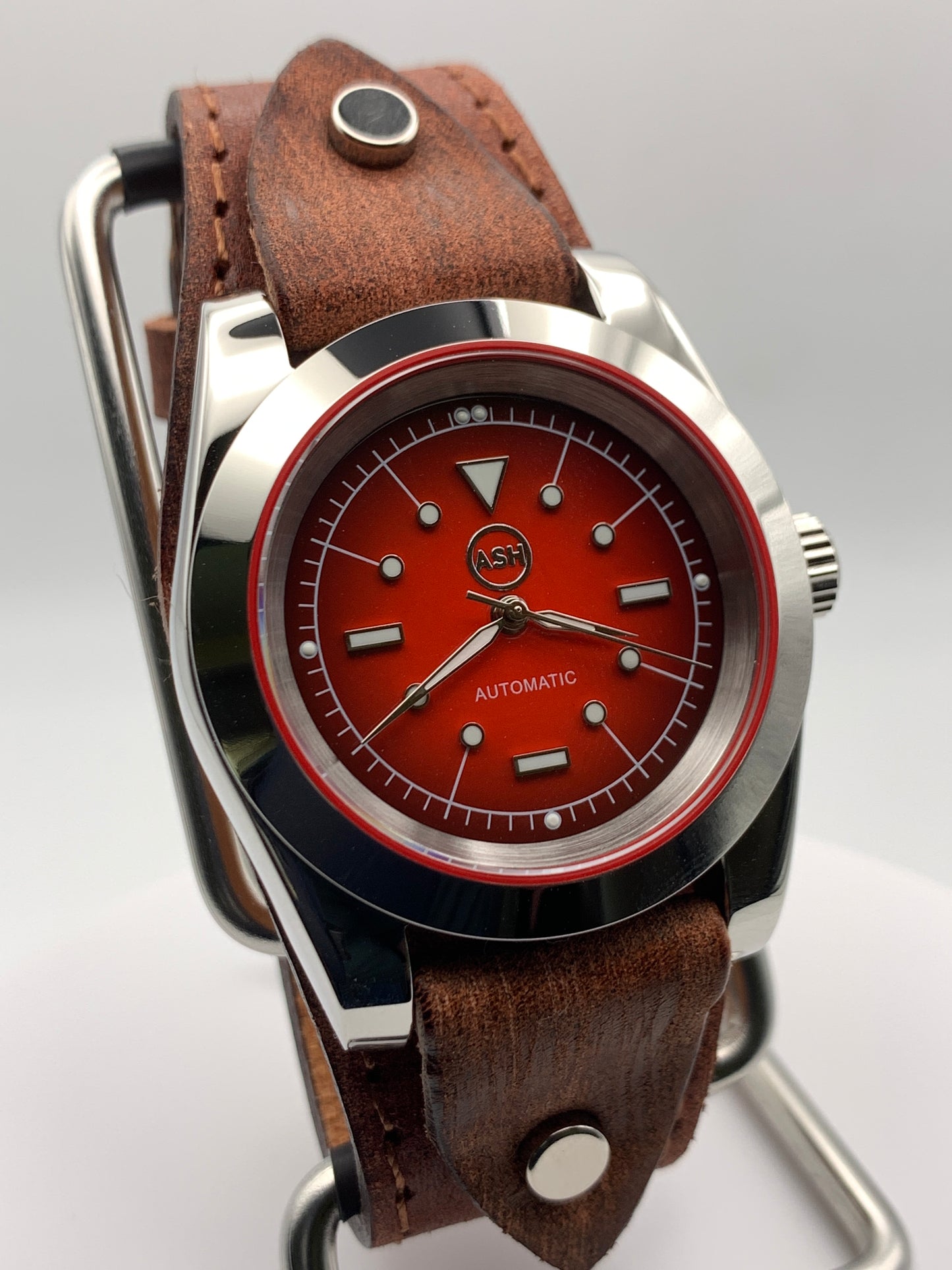 Red Five. 39mm Stainless steel. Sapphire crystal. Seiko NH38.