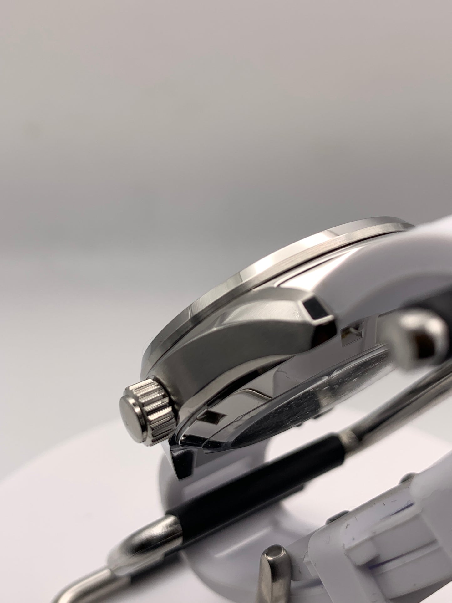 Lydia. Purpleburst dial. 38mm Stainless steel case. Sapphire crystal. Exhibition case back. NH35 automatic movement.