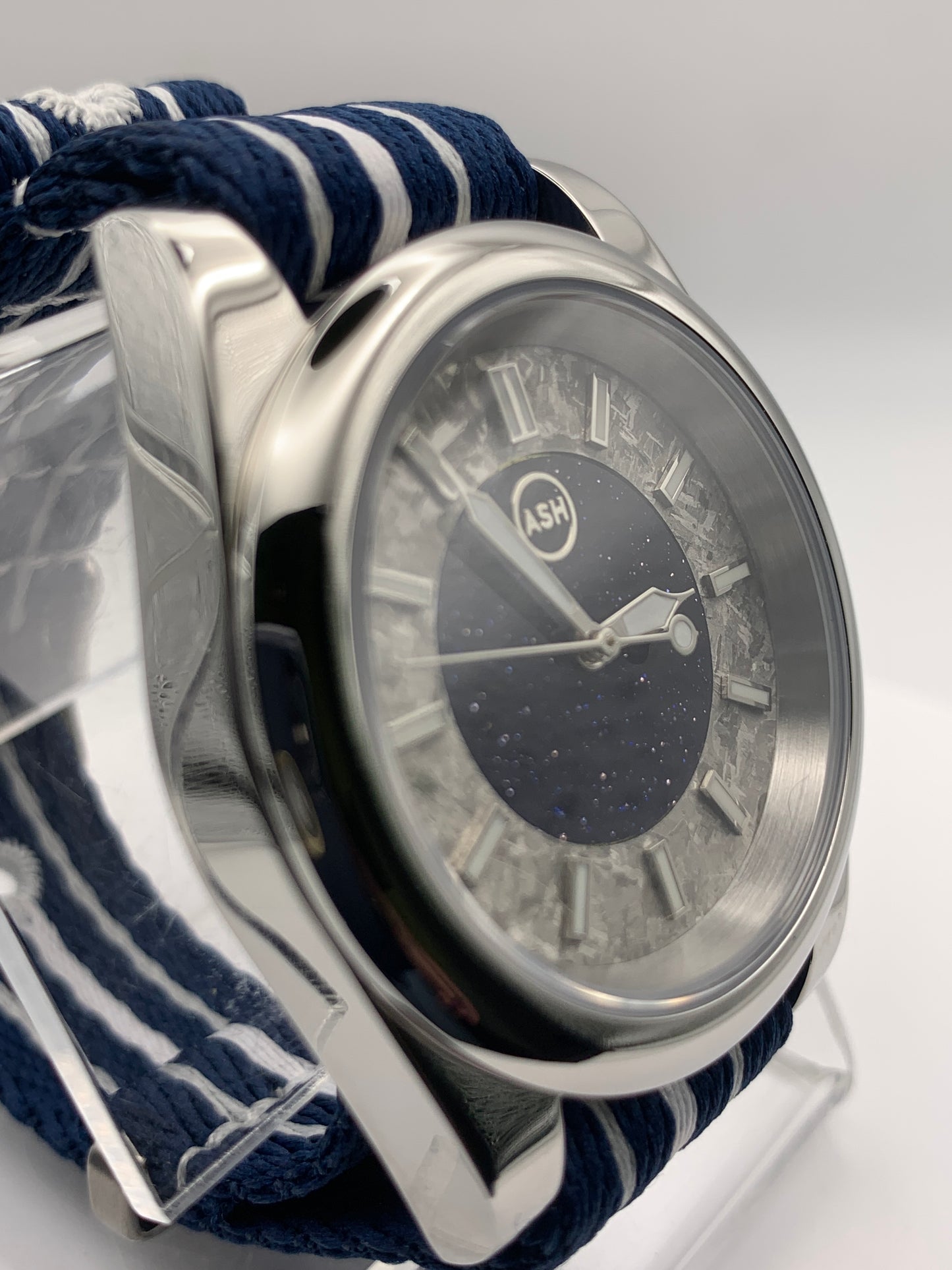 Monolith. 39mm Stainless steel. Sapphire crystal. Seiko NH38.
