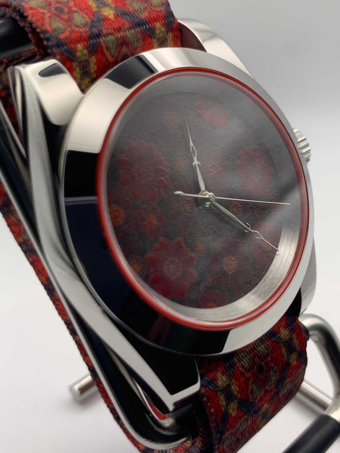 Brocade. 39mm stainless steel case. Sapphire crystal. Seiko NH38.