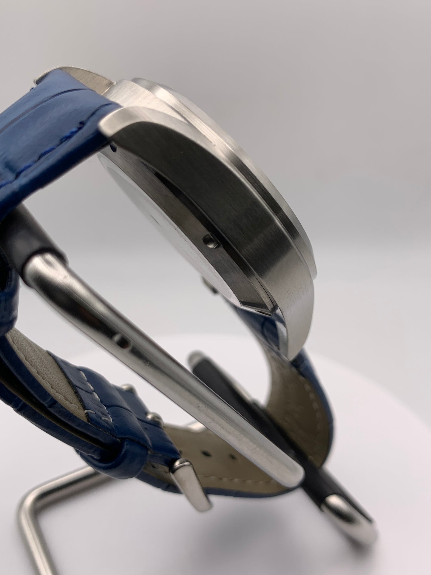 Wintermute. 39mm brushed stainless steel case. Domed sapphire crystal. Seiko NH35 with blue date wheel.