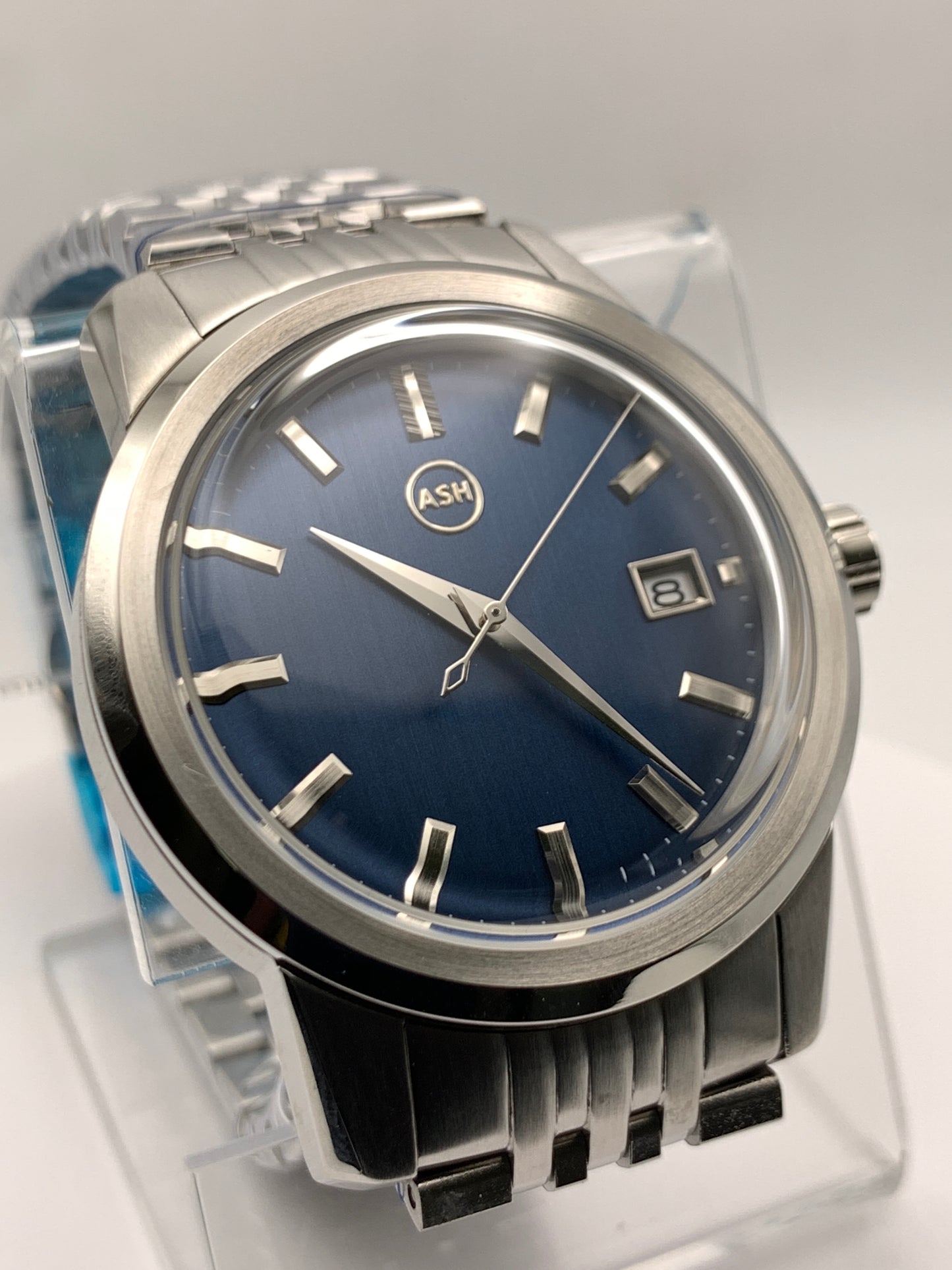 Nocturne. 40mm stainless steel case with matching bracelet. Box sapphire crystal. Seiko NH35