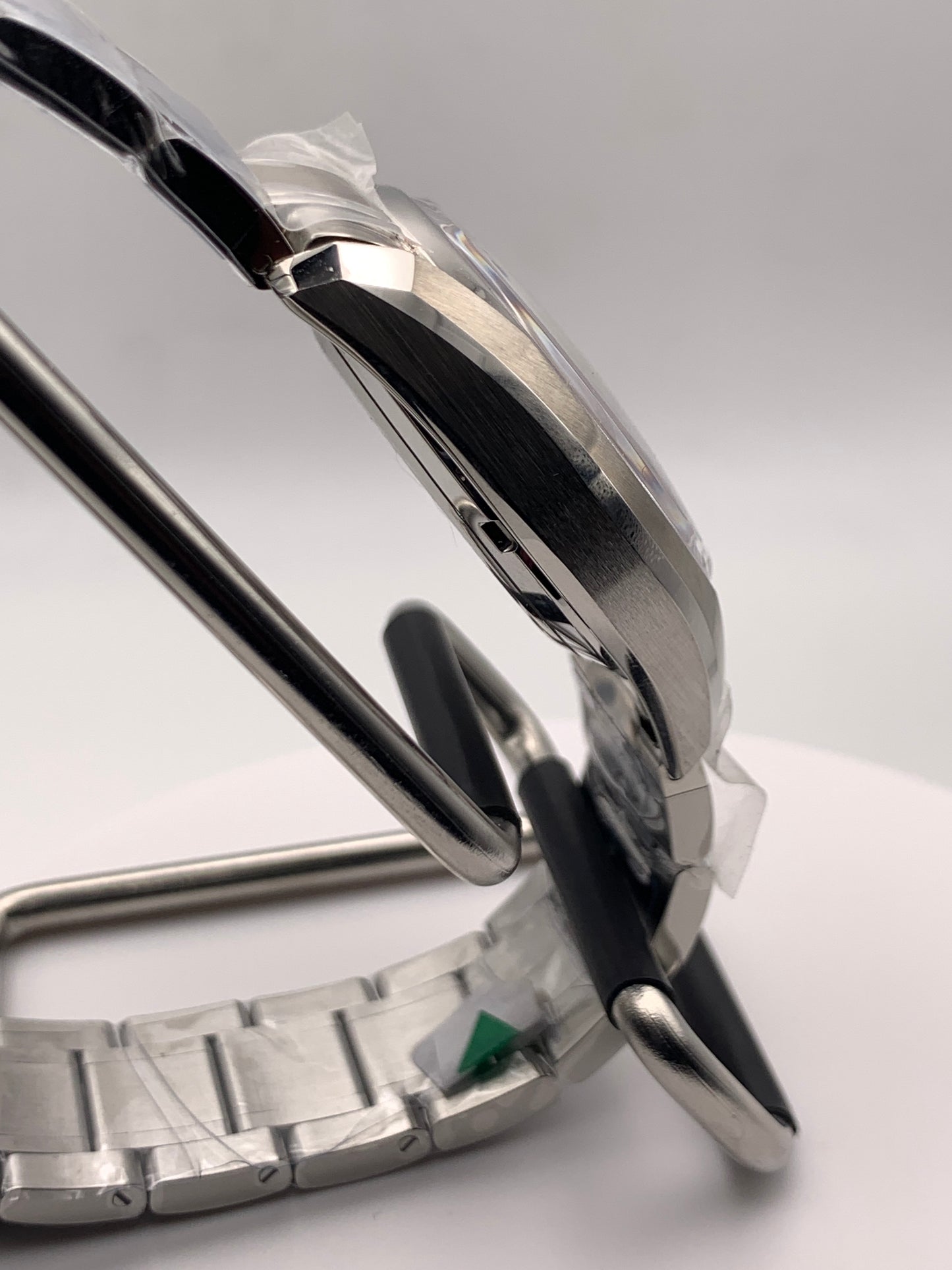 Brandy. 38mm Stainless steel. Double dome sapphire with AR. Seiko NH38.