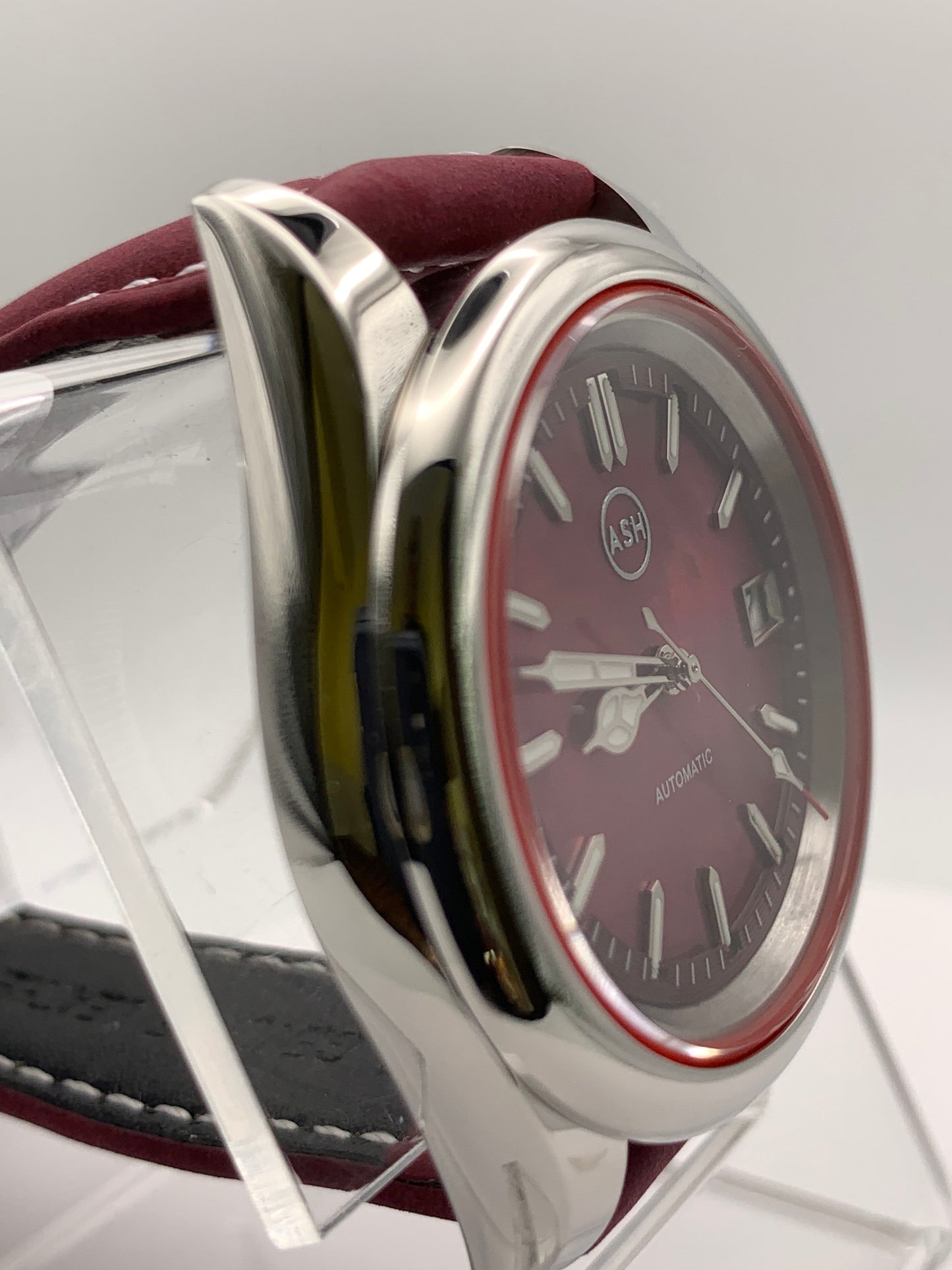 Rosie. 39mm Stainless steel. Mother of pearl dial. Sapphire crystal. Seiko NH35 automatic.