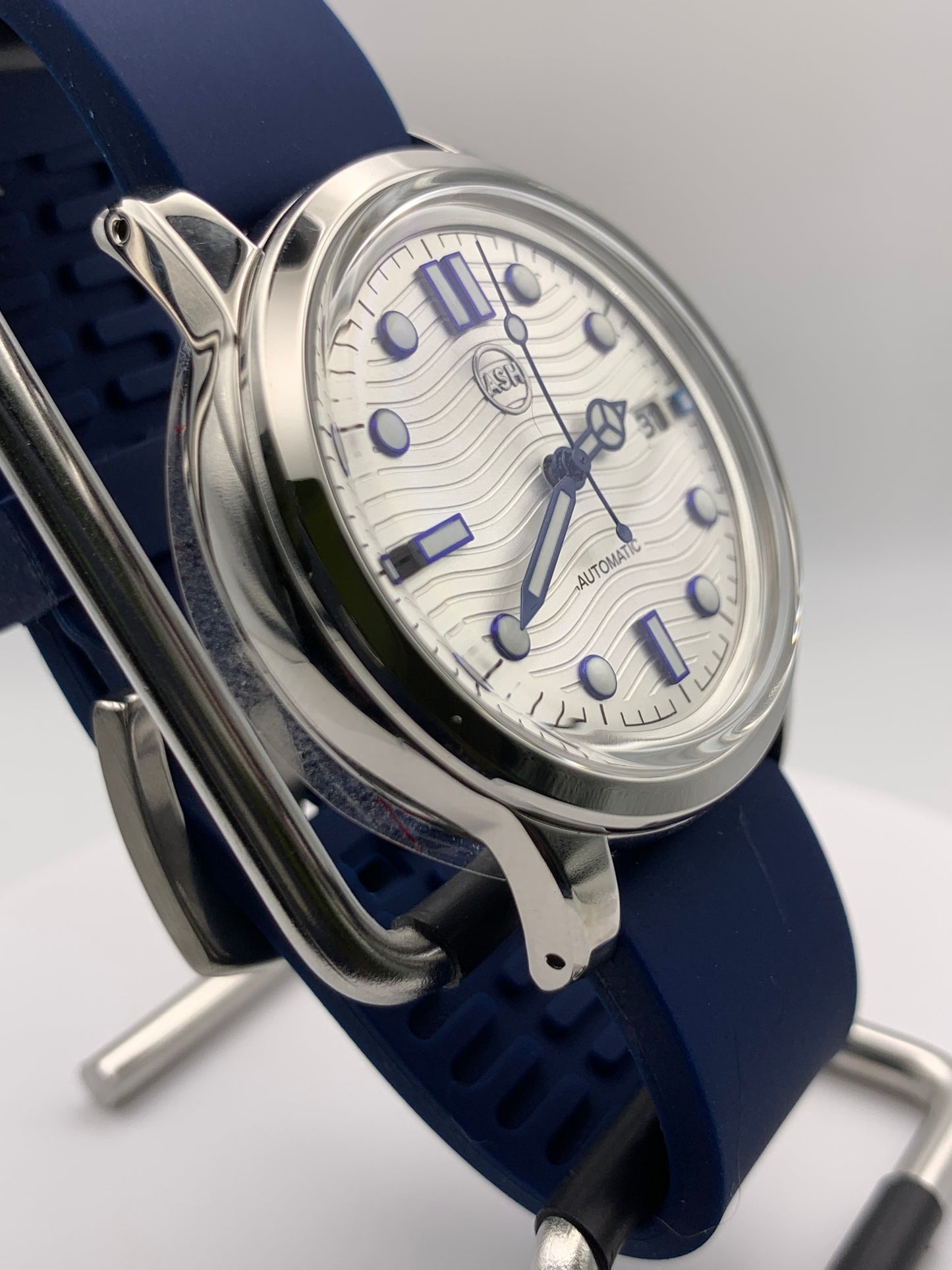 The Yankee 1.1 - Blue, silver and white livery. 39mm stainless steel case. K-1 mineral crystal with AR. NH35 automatic.