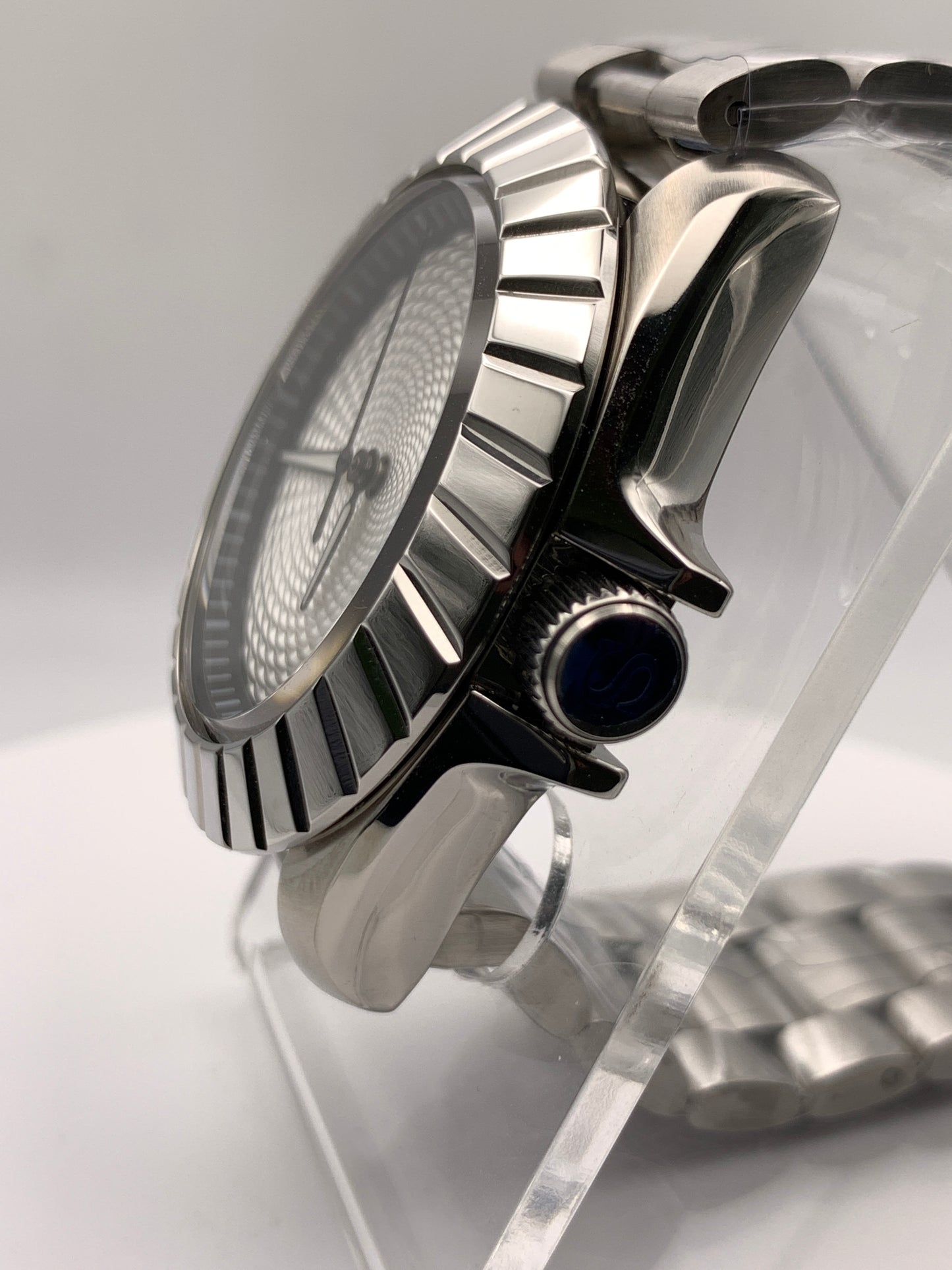 Indra’s Net. 41mm Stainless steel case.  Sapphire crystal. Seiko NH38.