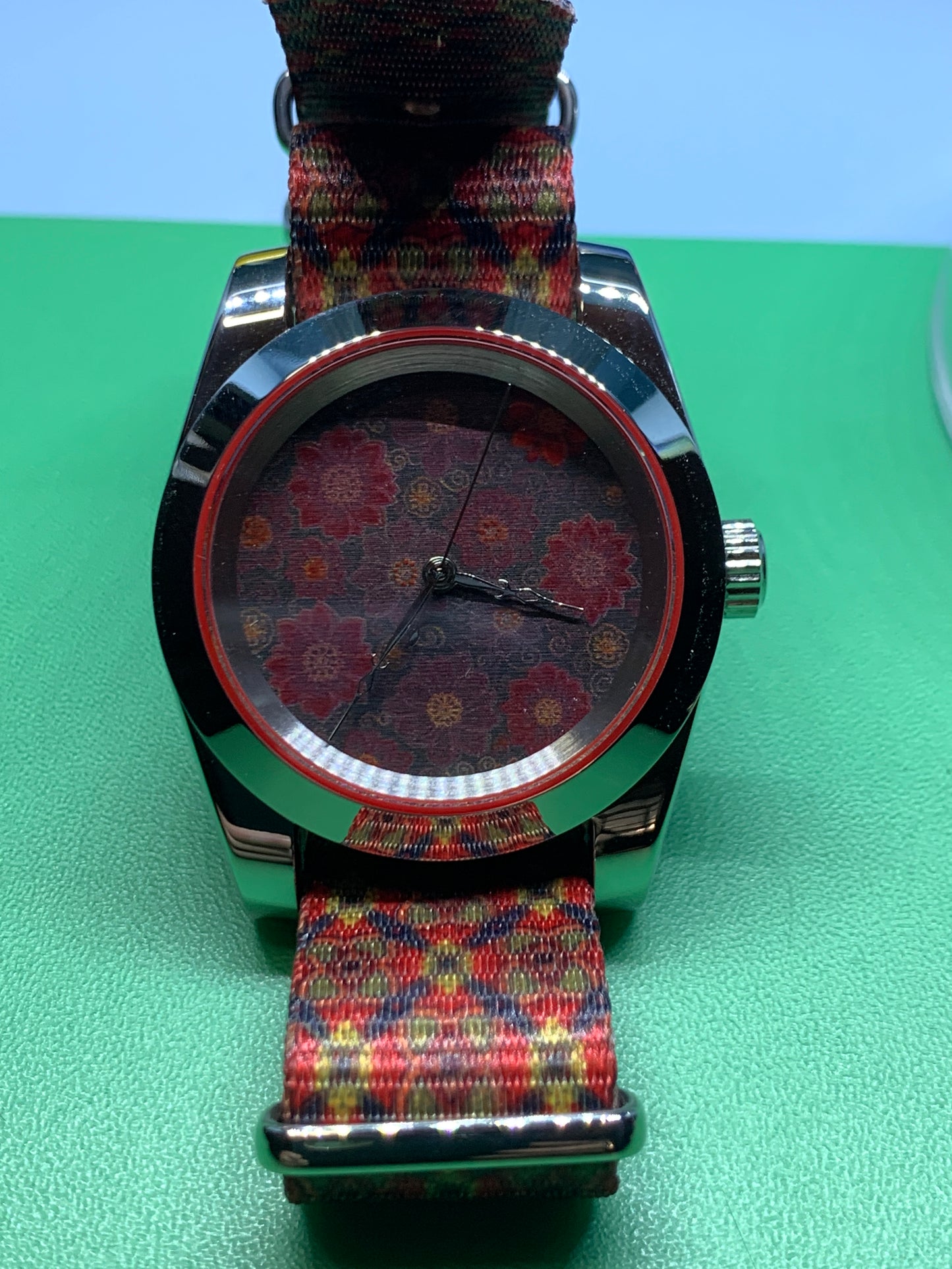 Brocade. 39mm stainless steel case. Sapphire crystal. Seiko NH38.