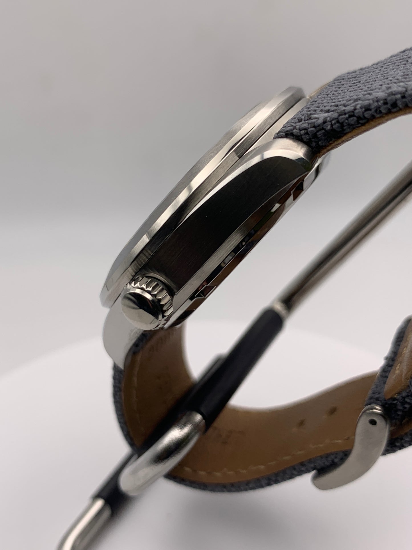 Thalassa - 39mm 3 piece stainless steel case. Sapphire crystal. Seiko NH35.