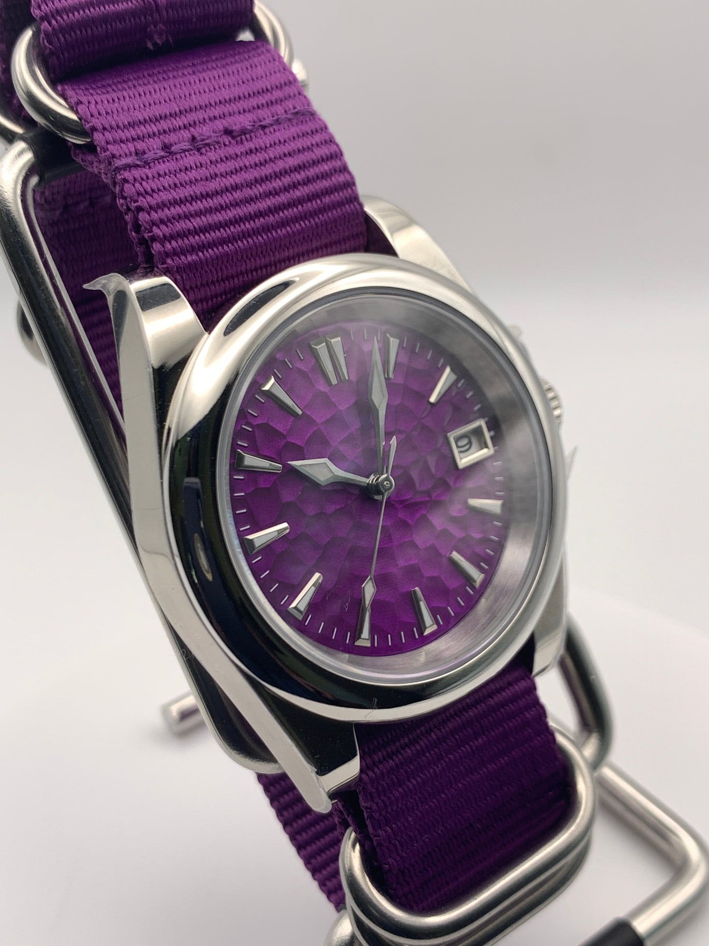 OGCola - Cherry. 39mm stainless steel. Sapphire crystal. Seiko NH35.