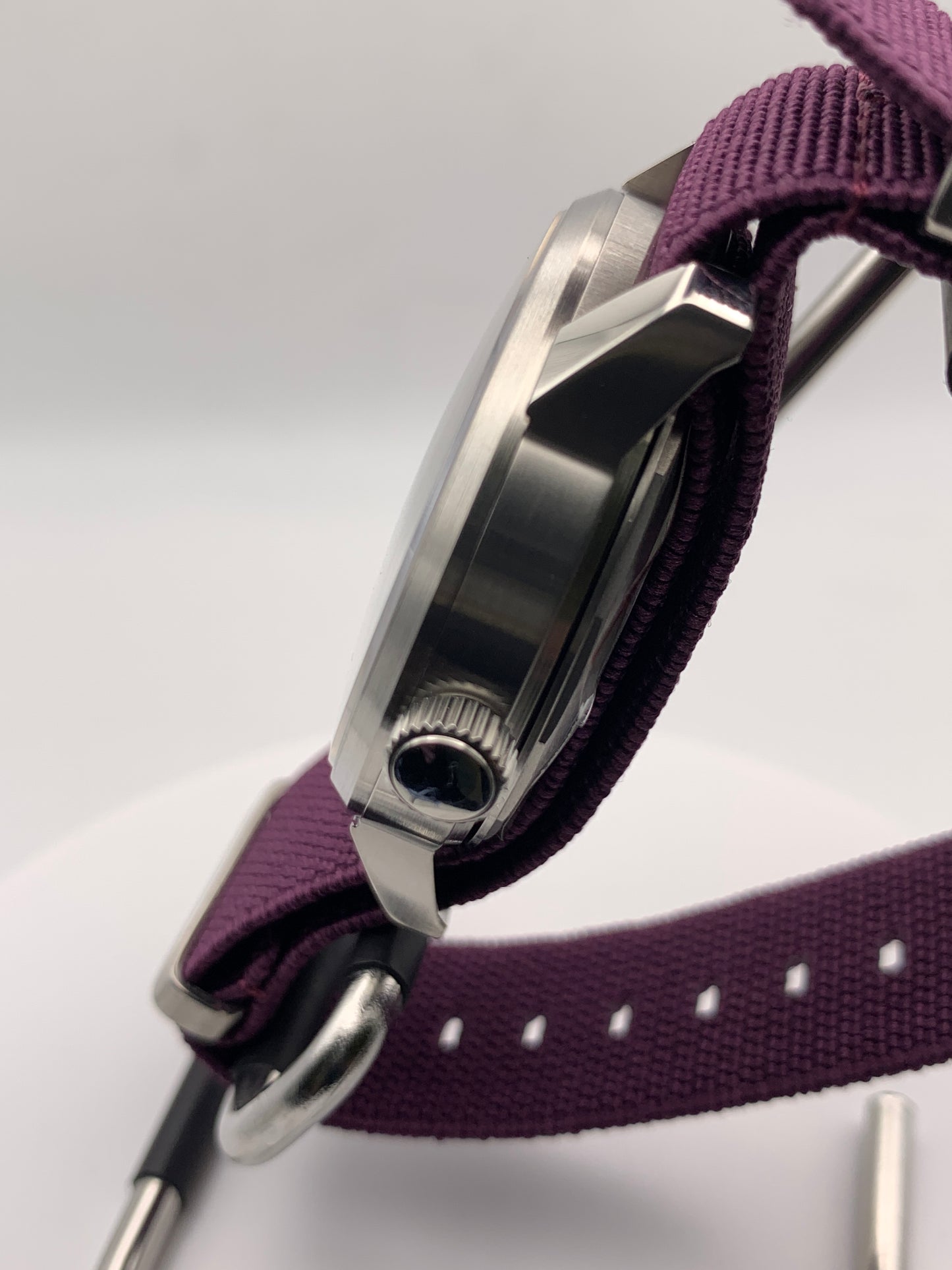 Ultraviolet. 40mm stainless steel case. Sapphire crystal. Seiko NH35.