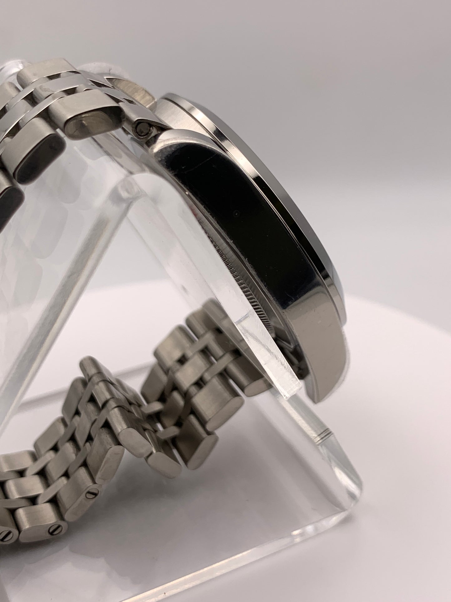 Party Favor. 39mm Stainless Steel Case. Sapphire crystal. Seiko NH35 automatic.