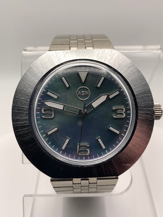 GORT. 41mm Vintage case and NOS vintage bracelet. 37mm lug to lug. MOP dial. Acrylic dome. Seiko VH31 mecha-quartz.