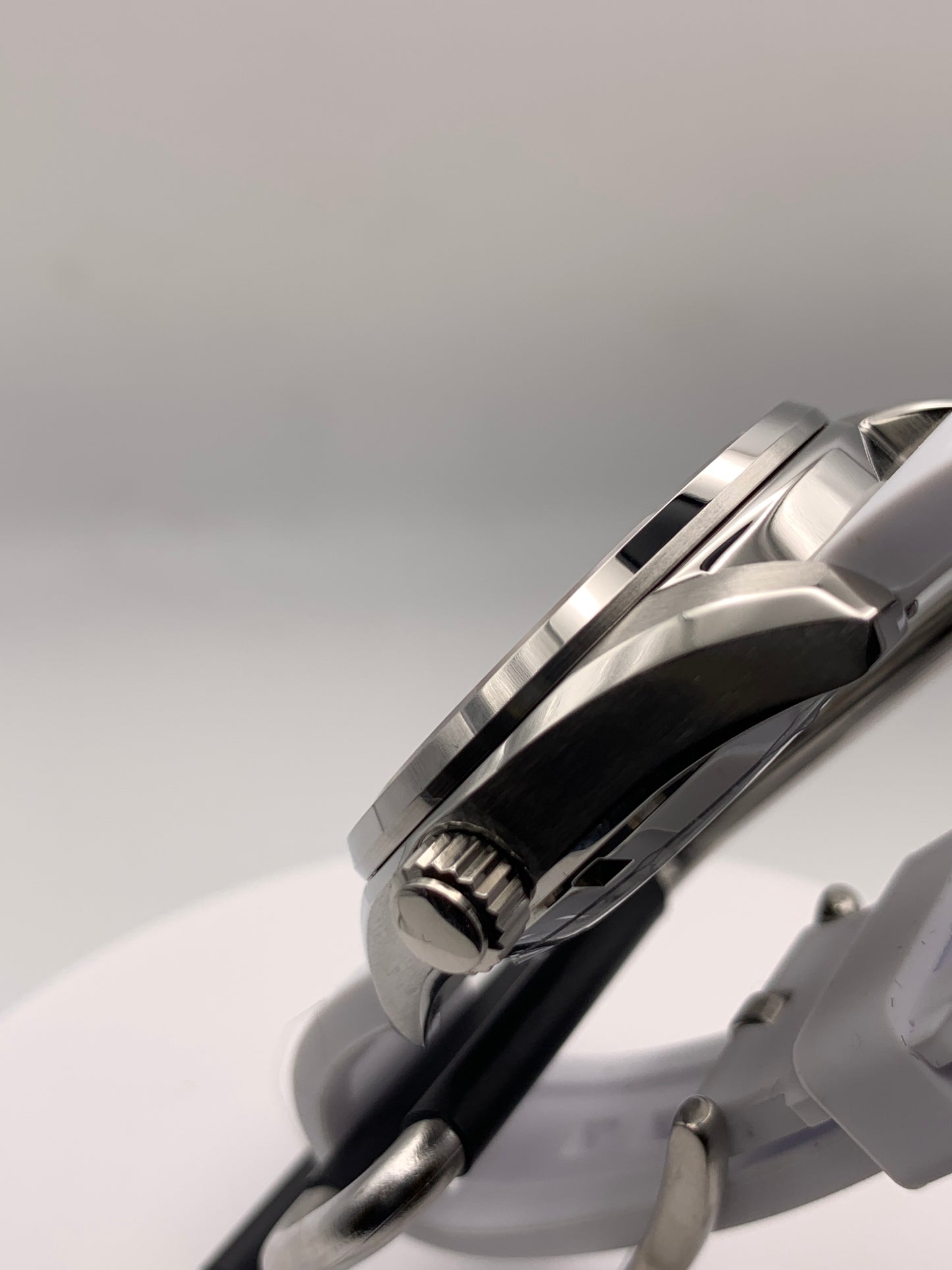 Lydia. Purpleburst dial. 38mm Stainless steel case. Sapphire crystal. Exhibition case back. NH35 automatic movement.