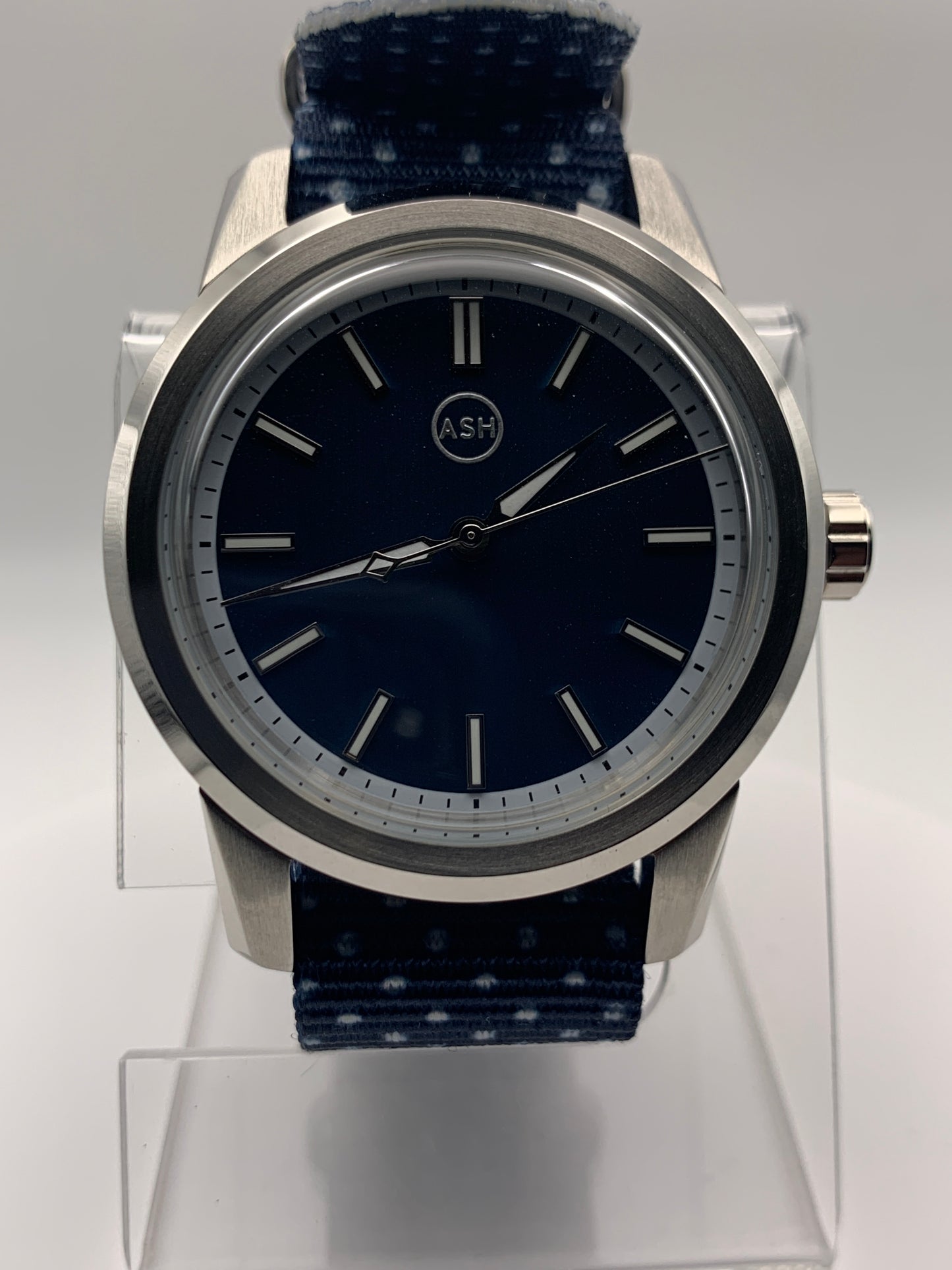 Dress Shirt. 41mm Stainless steel case. Domed K-1 glass crystal. Seiko NH38.