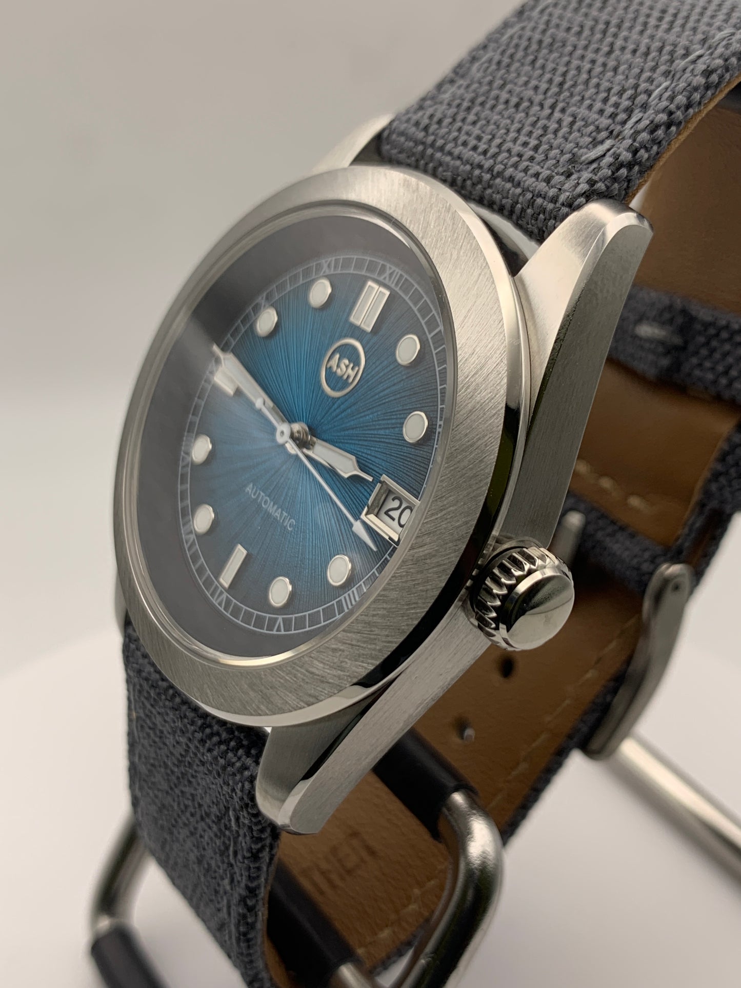Thalassa - 39mm 3 piece stainless steel case. Sapphire crystal. Seiko NH35.
