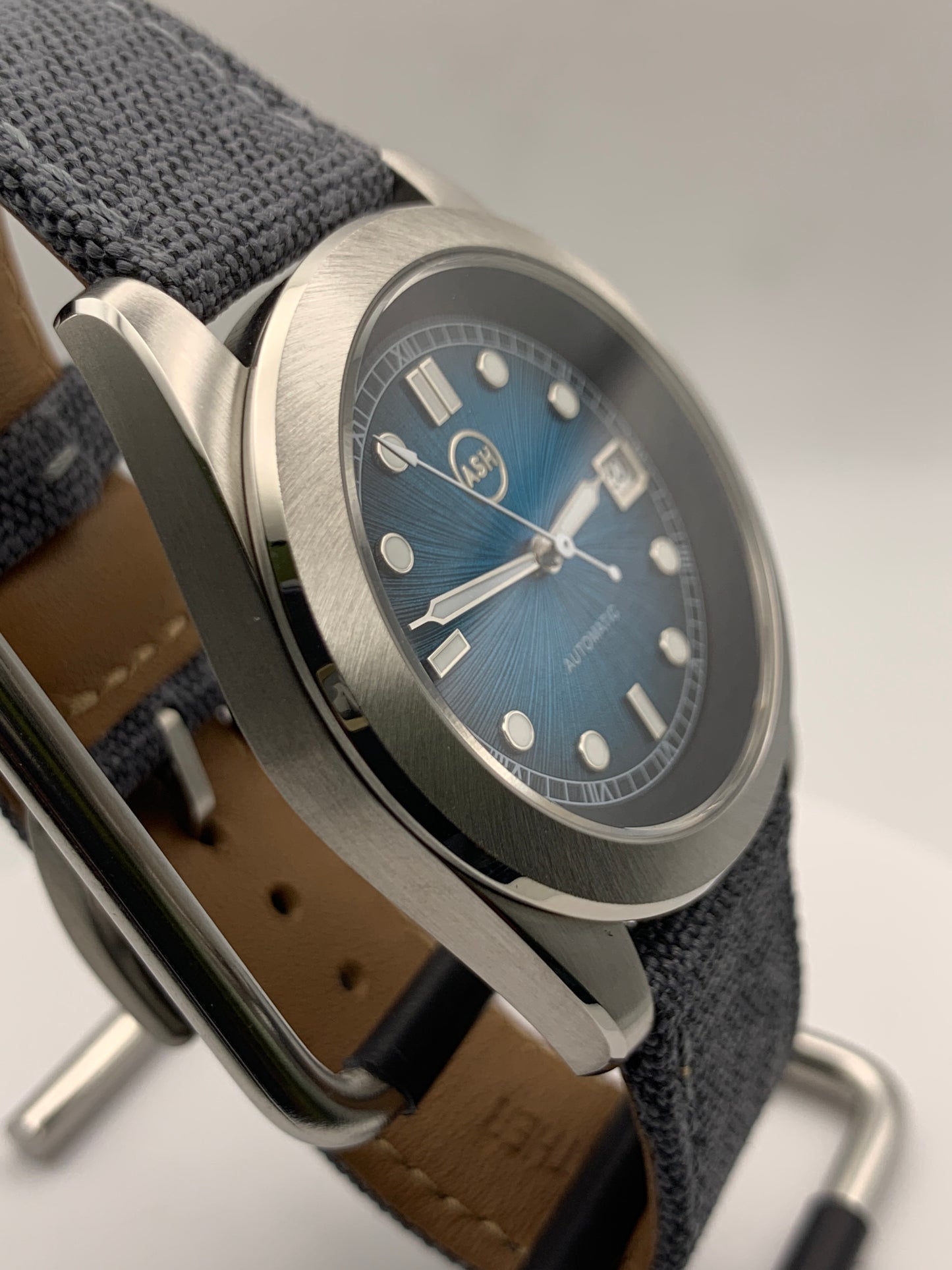 Thalassa - 39mm 3 piece stainless steel case. Sapphire crystal. Seiko NH35.