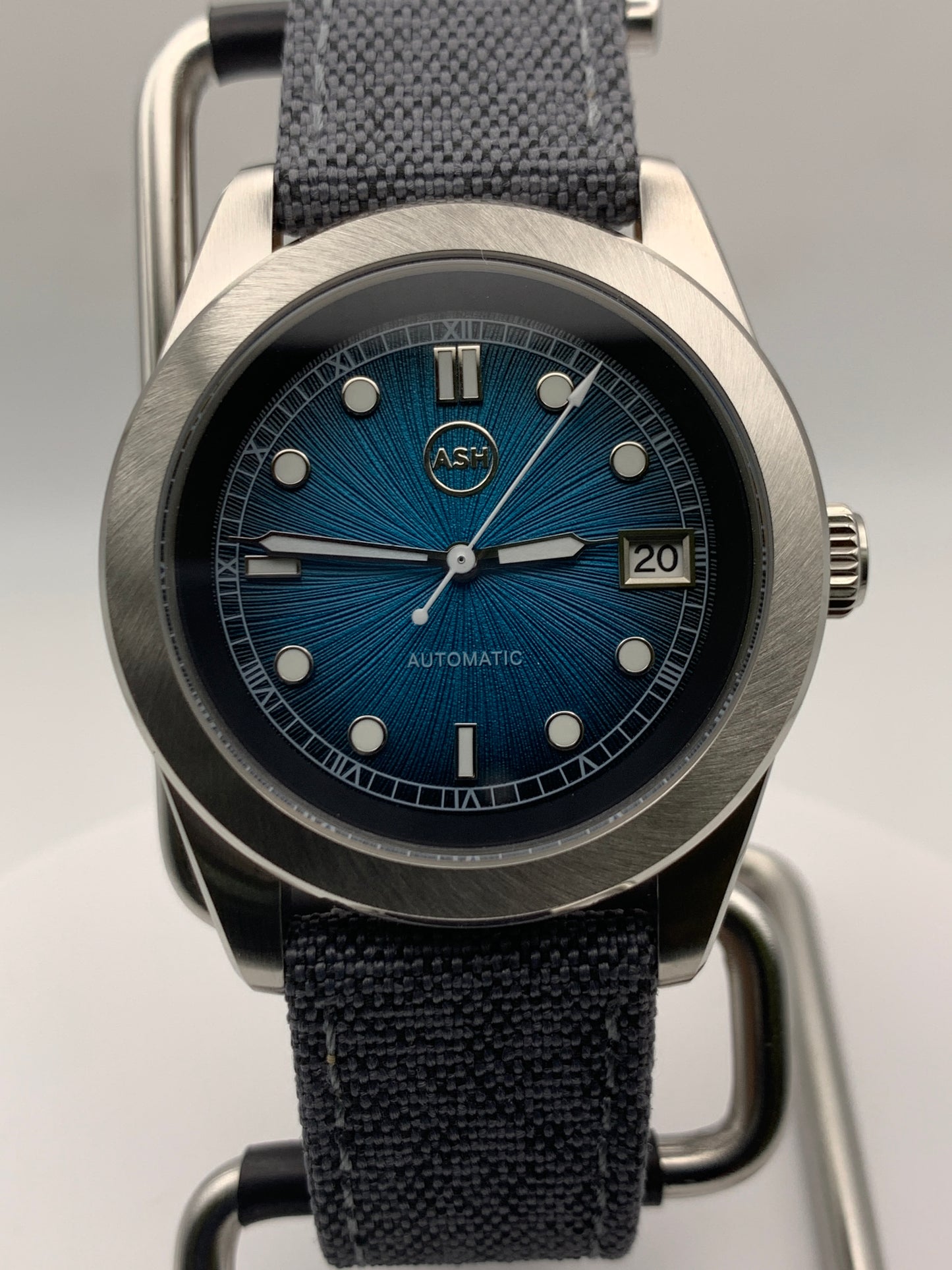 Thalassa - 39mm 3 piece stainless steel case. Sapphire crystal. Seiko NH35.
