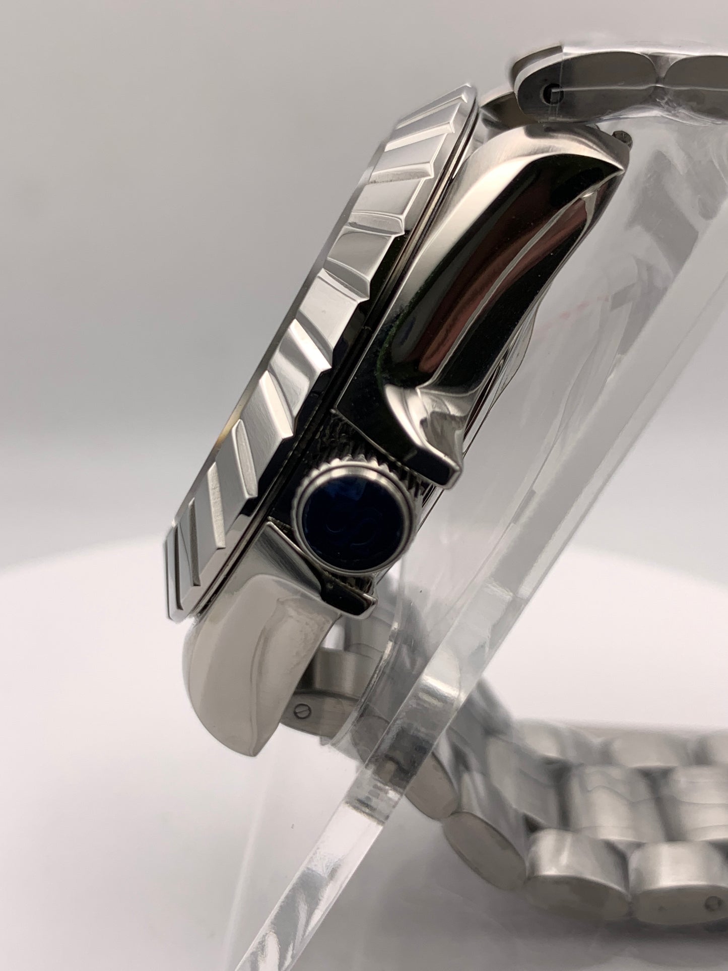 Indra’s Net. 41mm Stainless steel case.  Sapphire crystal. Seiko NH38.