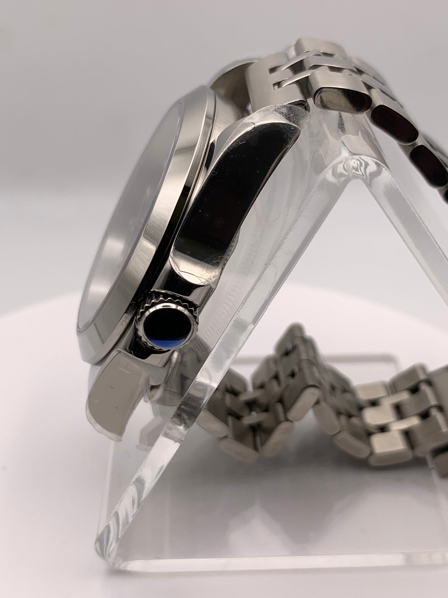 Party Favor. 39mm Stainless Steel Case. Sapphire crystal. Seiko NH35 automatic.