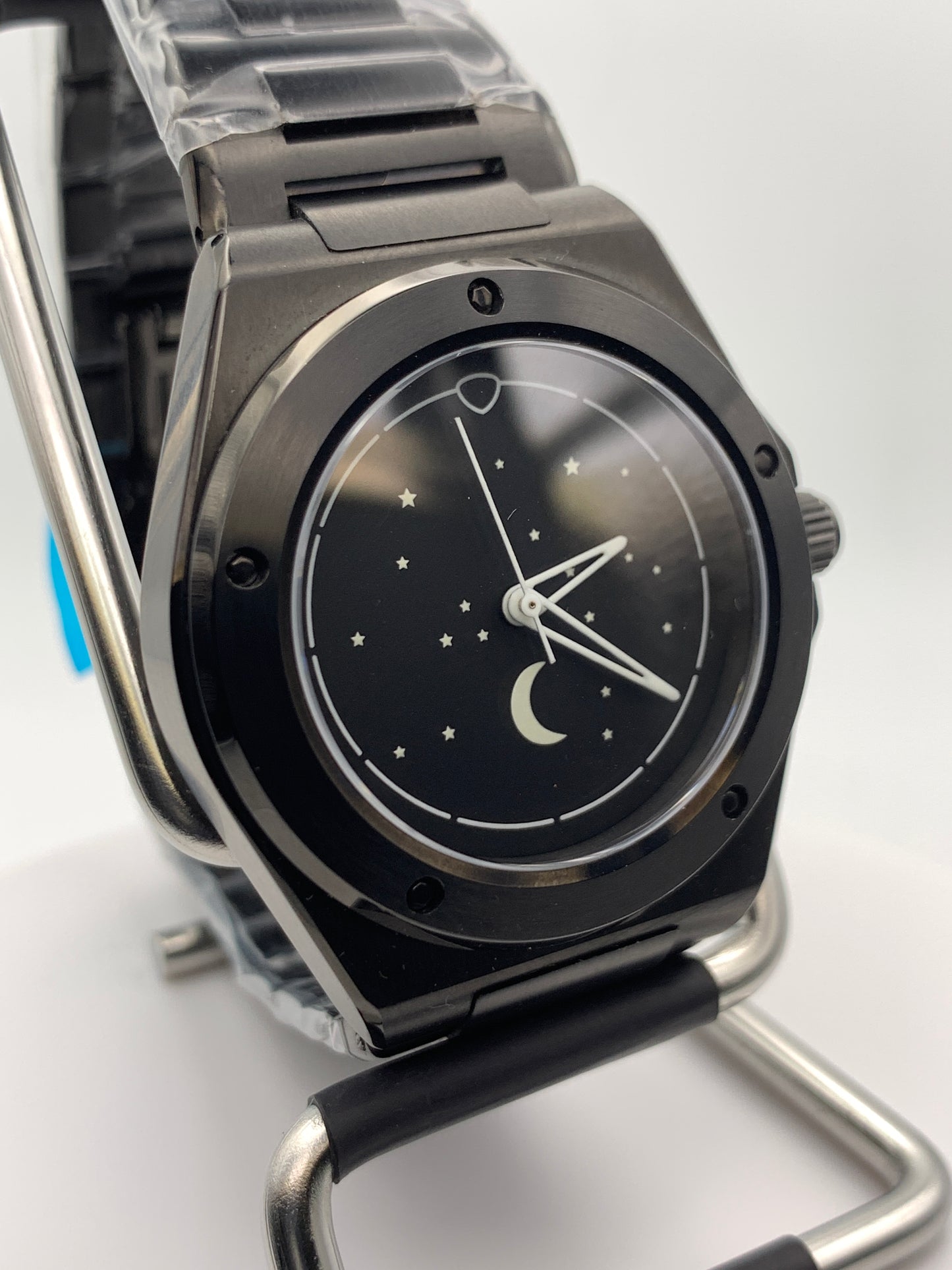 Stars and moon. PVD case and bracelet.