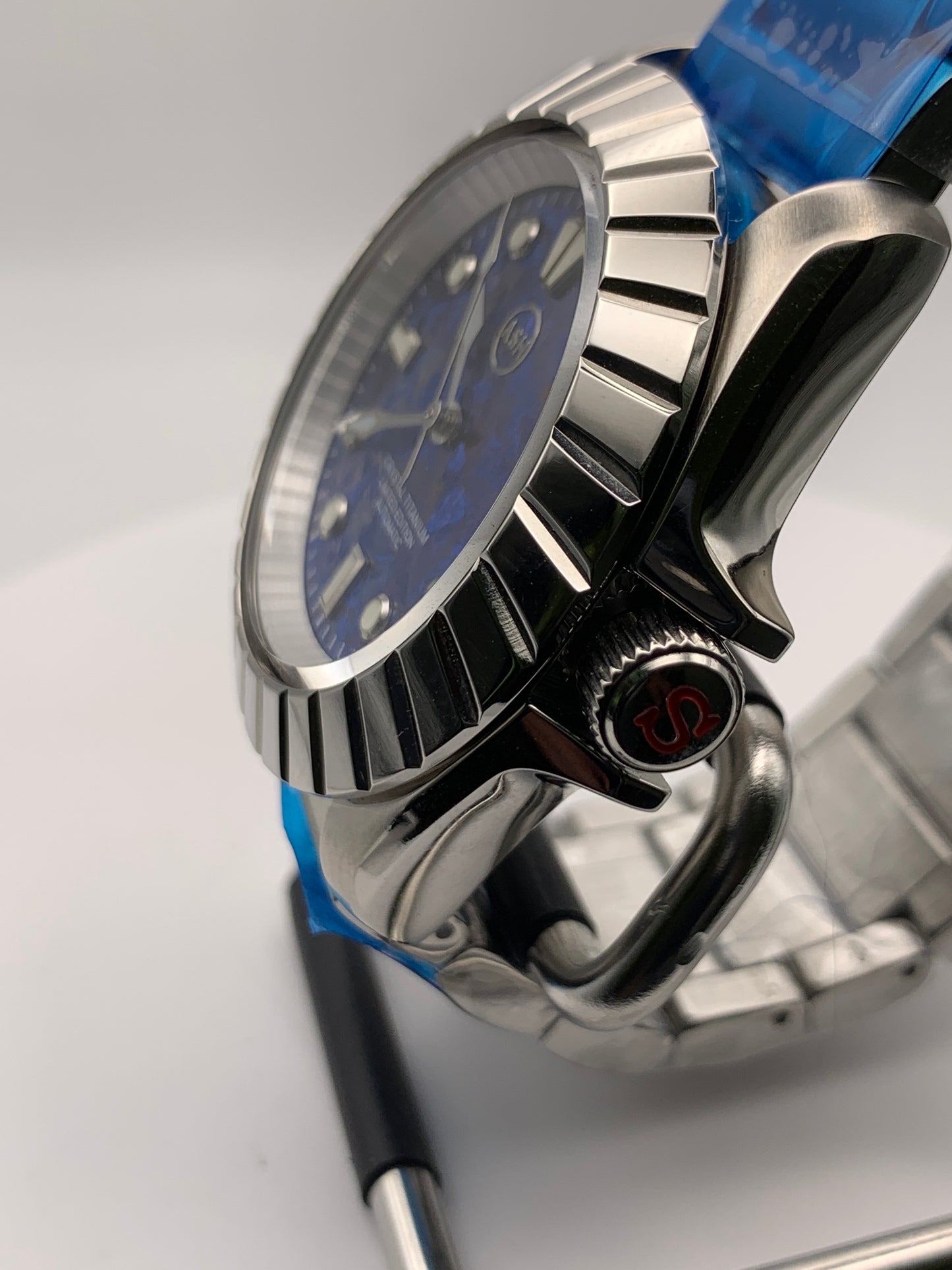 Mariana. 41mm Stainless Steel.  Sapphire crystal. Crystal titanium dial. Seiko NH35.