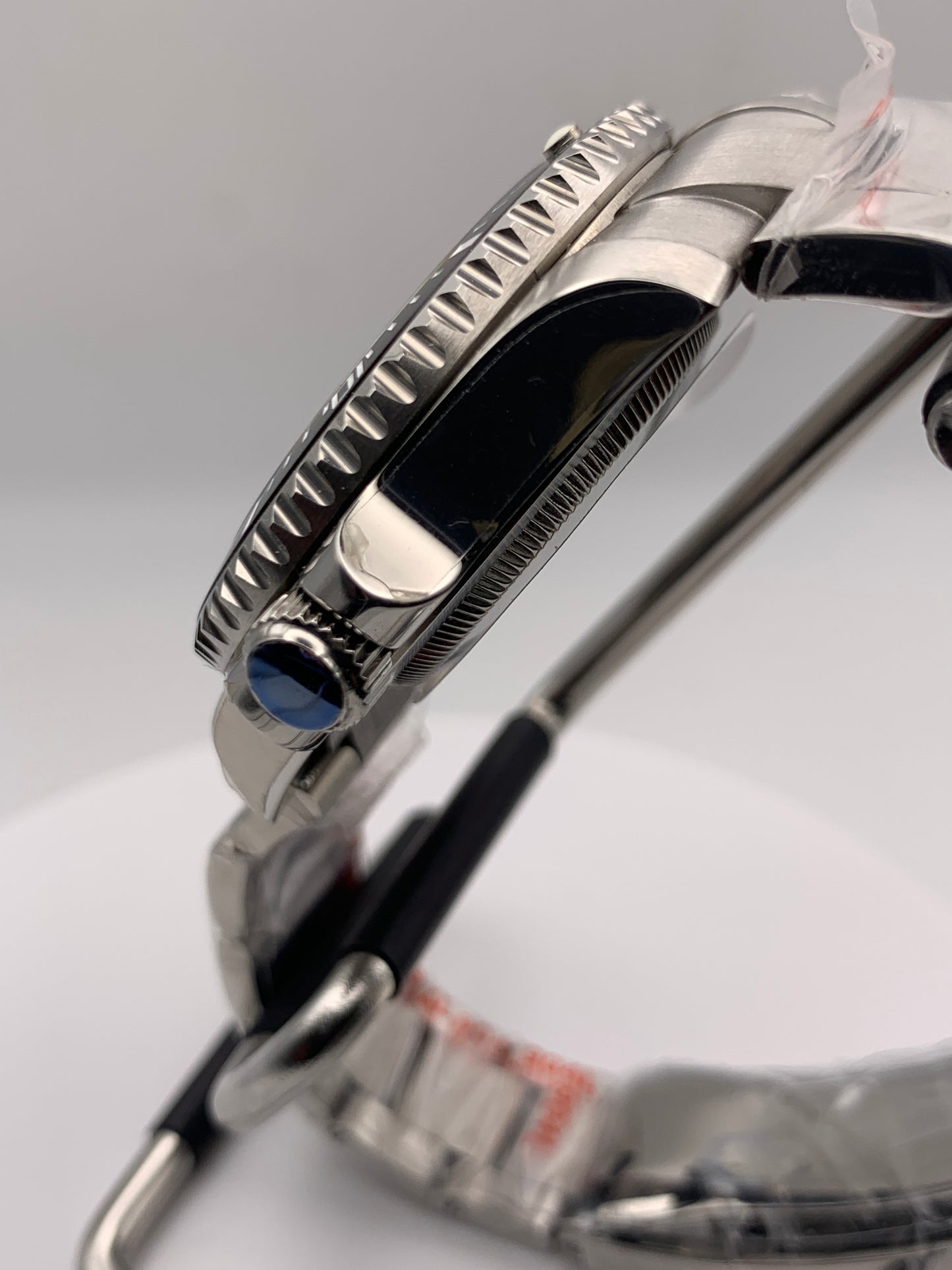 R3CON Collection. Custom green dial watch. 40.5mm stainless steel case. Sapphire crystal. Seiko NH35.