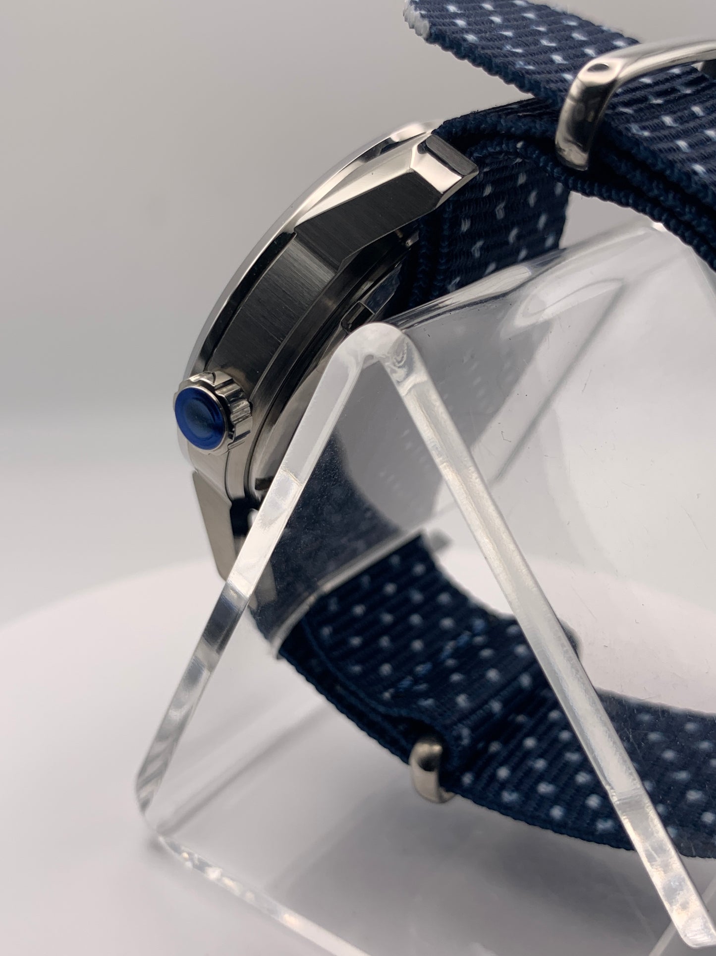 Dress Shirt. 41mm Stainless steel case. Domed K-1 glass crystal. Seiko NH38.