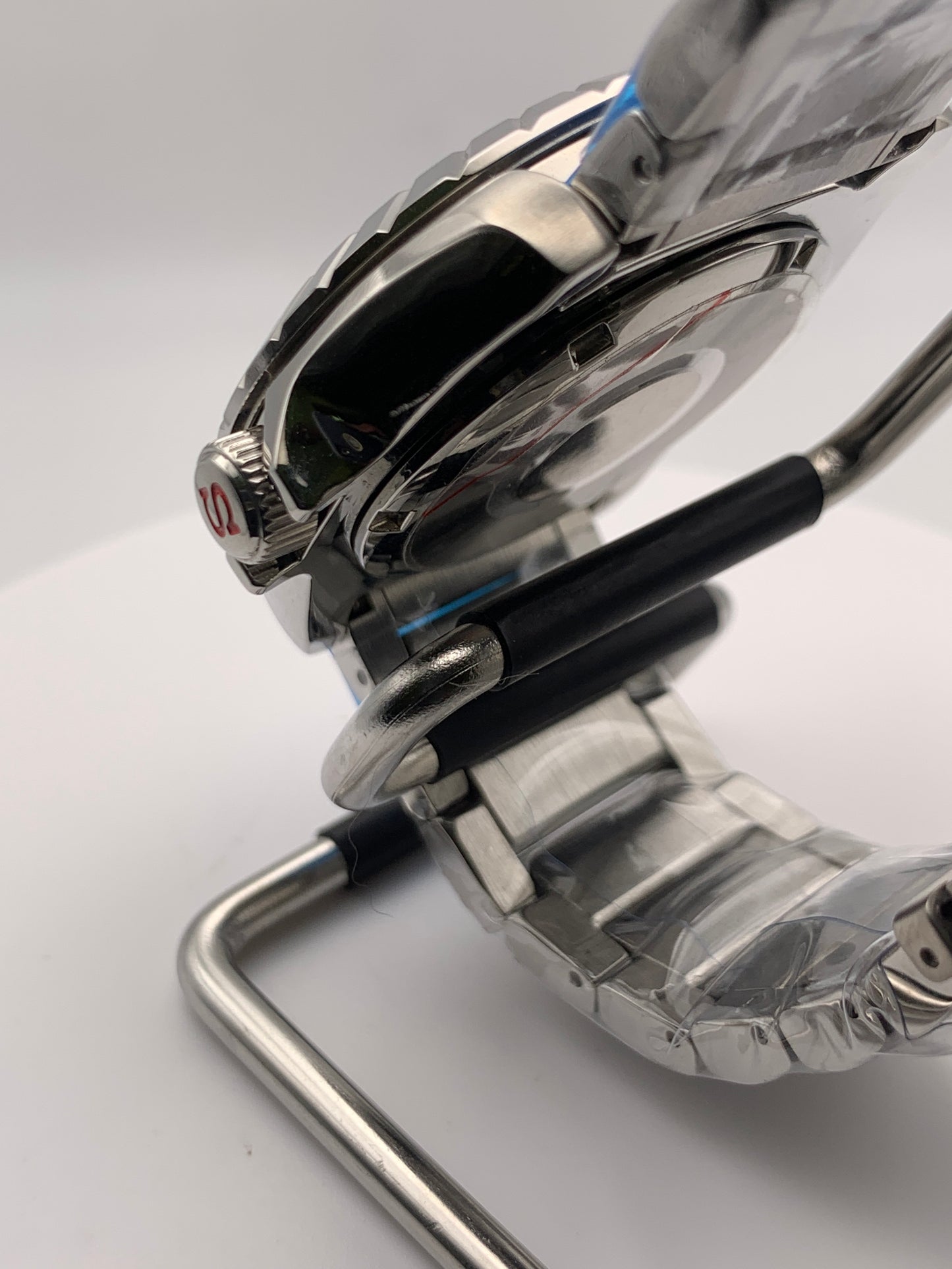 Mariana. 41mm Stainless Steel.  Sapphire crystal. Crystal titanium dial. Seiko NH35.