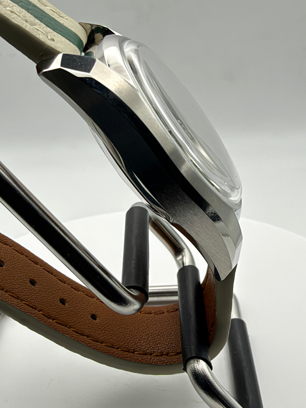 Andy 1.4 - 38mm Stainless steel. Double dome sapphire. Green MOP dial. Seiko NH35.
