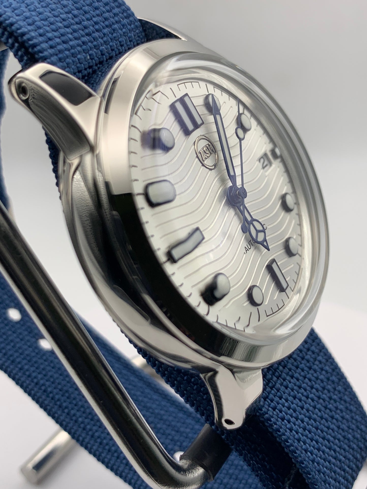 The Yankee 1.2 - Blue, silver and white livery. 39mm stainless steel case. K-1 mineral crystal with AR. NH35 automatic.