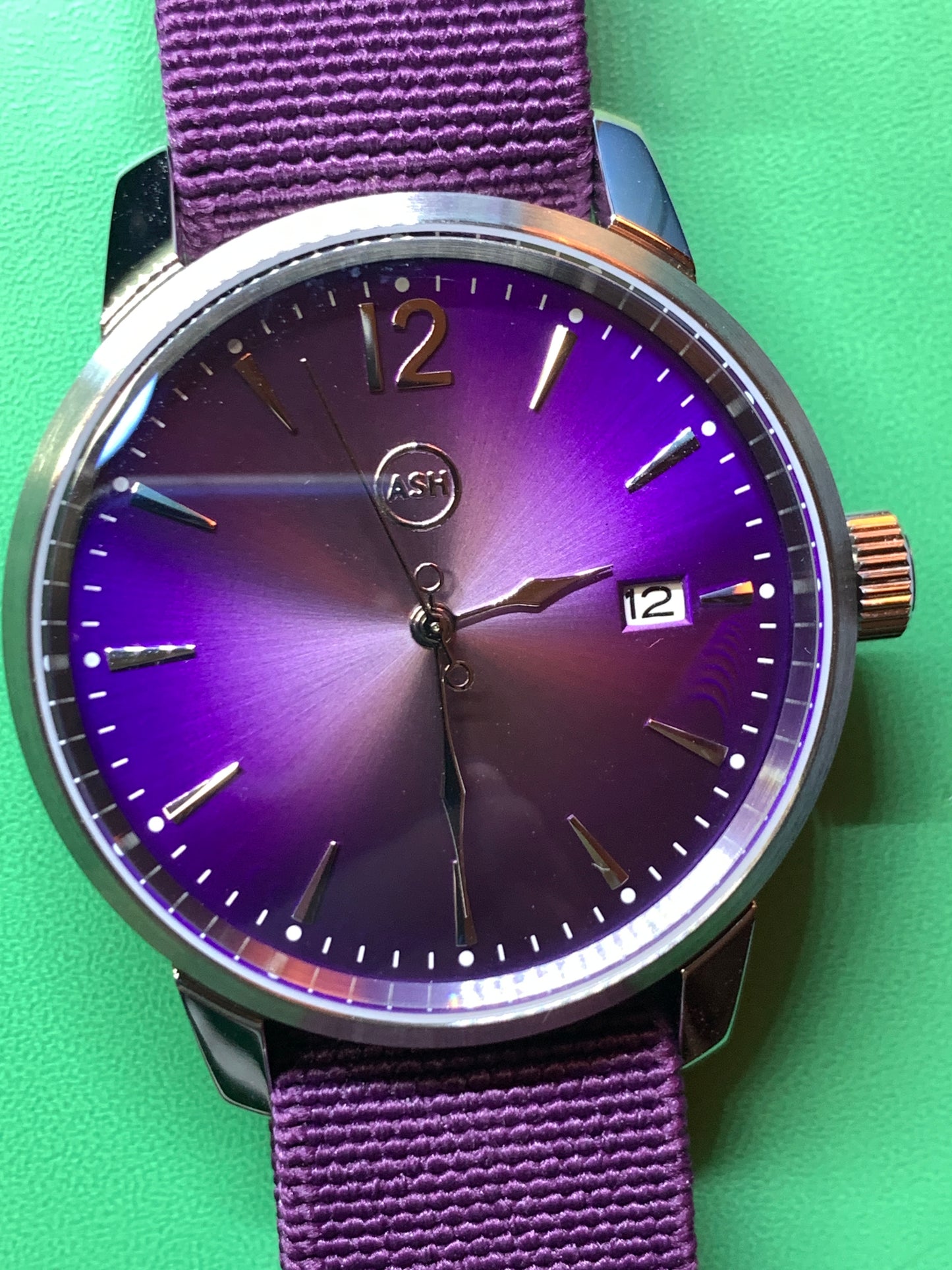 Ultraviolet. 40mm stainless steel case. Sapphire crystal. Seiko NH35.