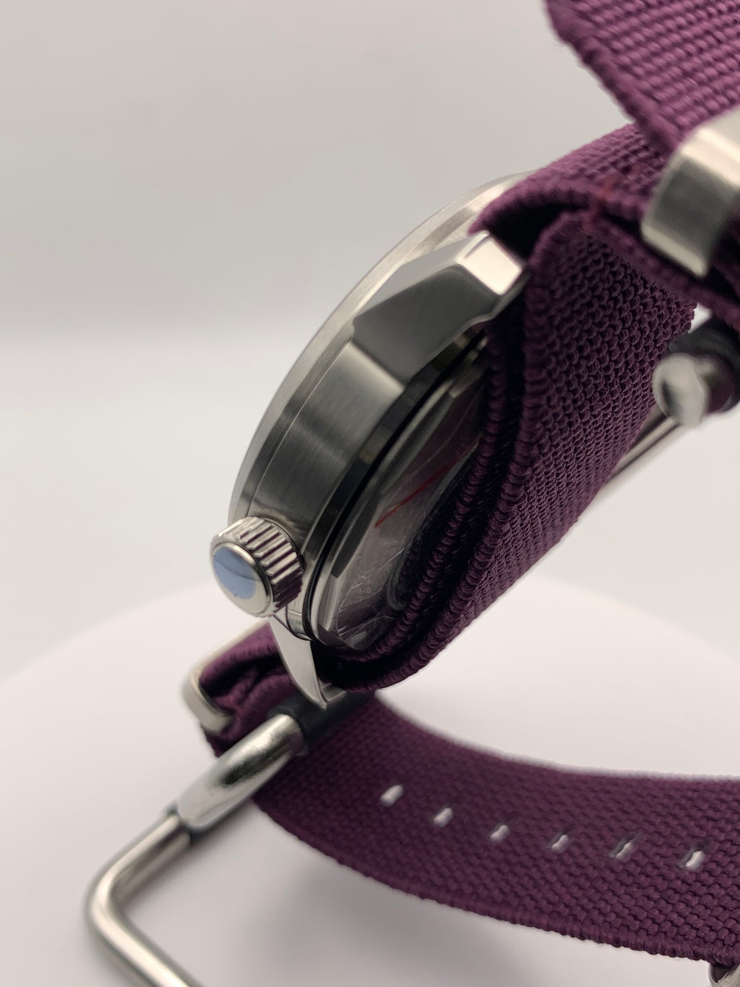 Ultraviolet. 40mm stainless steel case. Sapphire crystal. Seiko NH35.