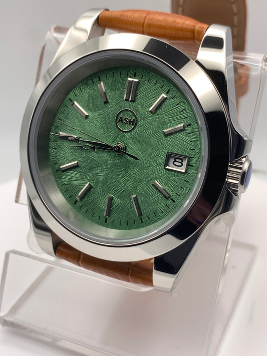 Second Nature. 39mm Stainless steel. Sapphire crystal. Seiko NH35.