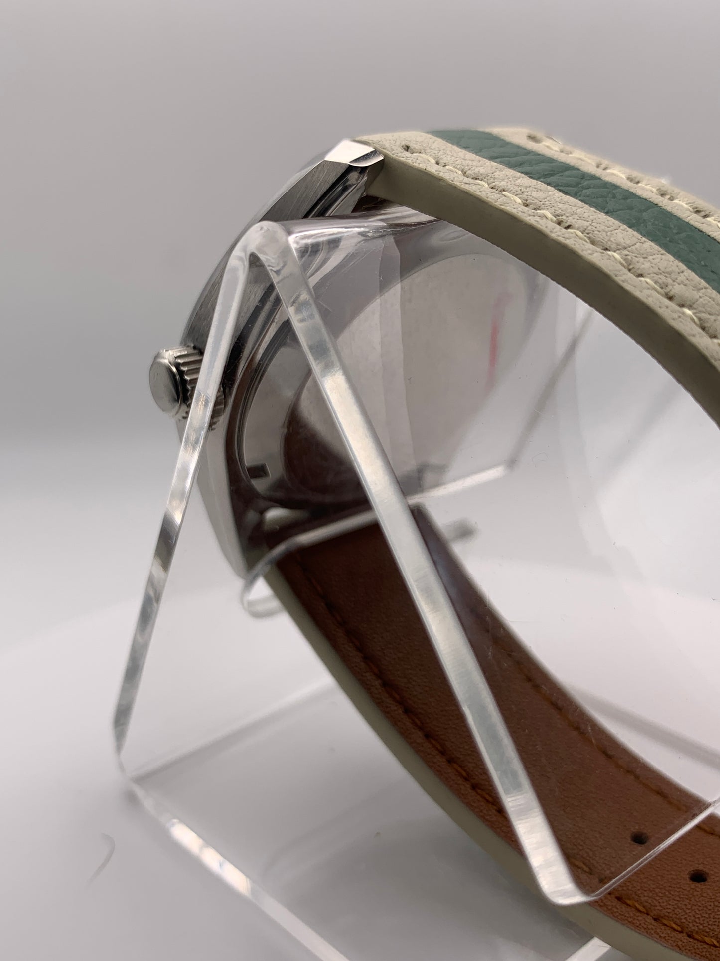 Andy II. 38mm Stainless steel. Double dome sapphire. Green MOP dial. Seiko NH35.