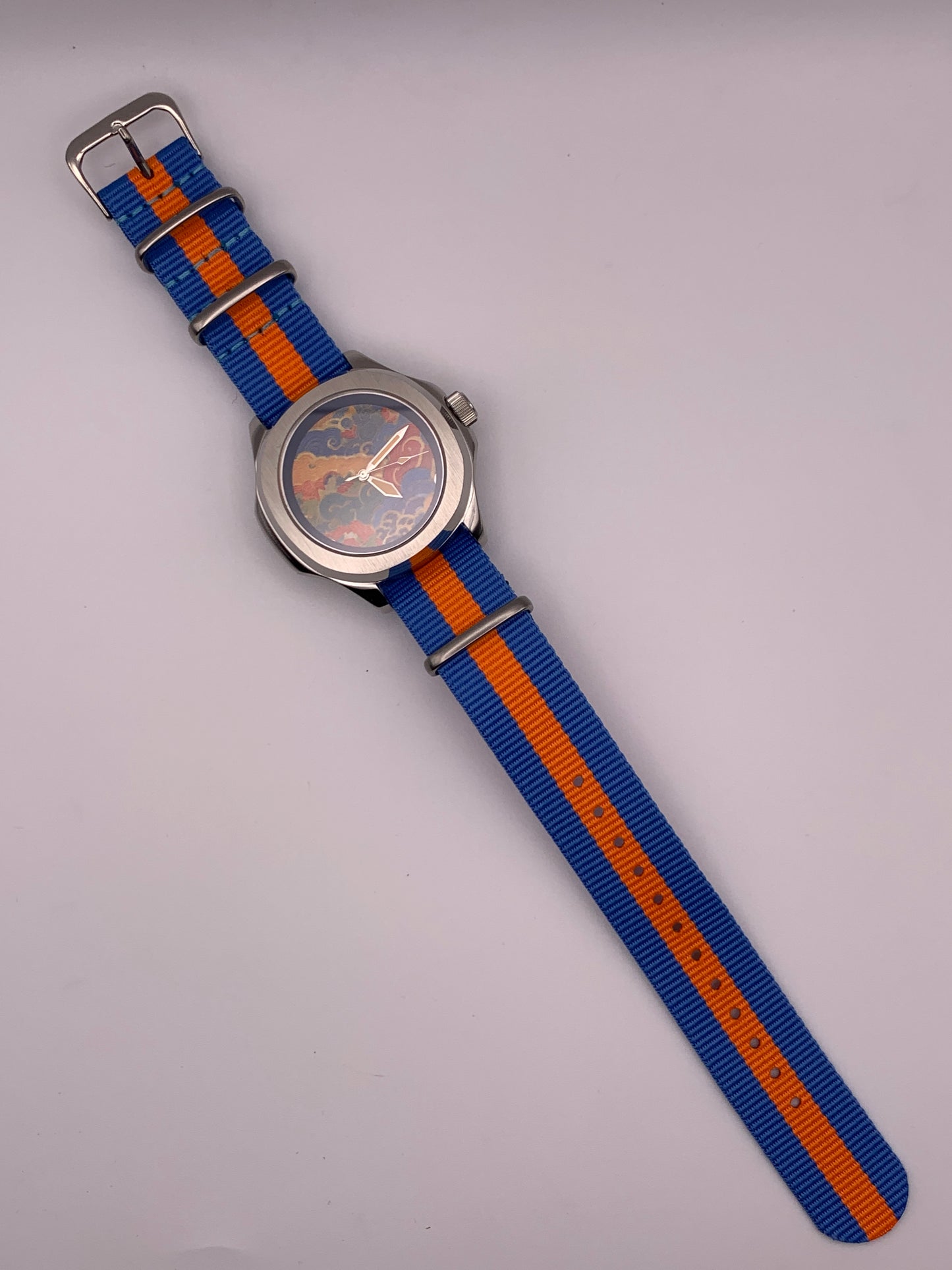 Floating World. B-stock. 40mm Stainless steel case. Sapphire crystal. Seiko NH38. Small flaws on the edge of the dial.