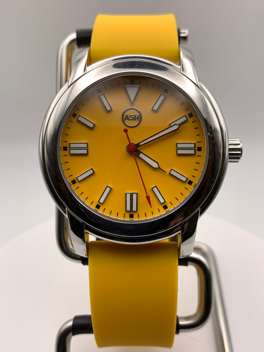 Mellow. Custom resto-mod. 41mm stainless steel. Sapphire. Seiko VH31.