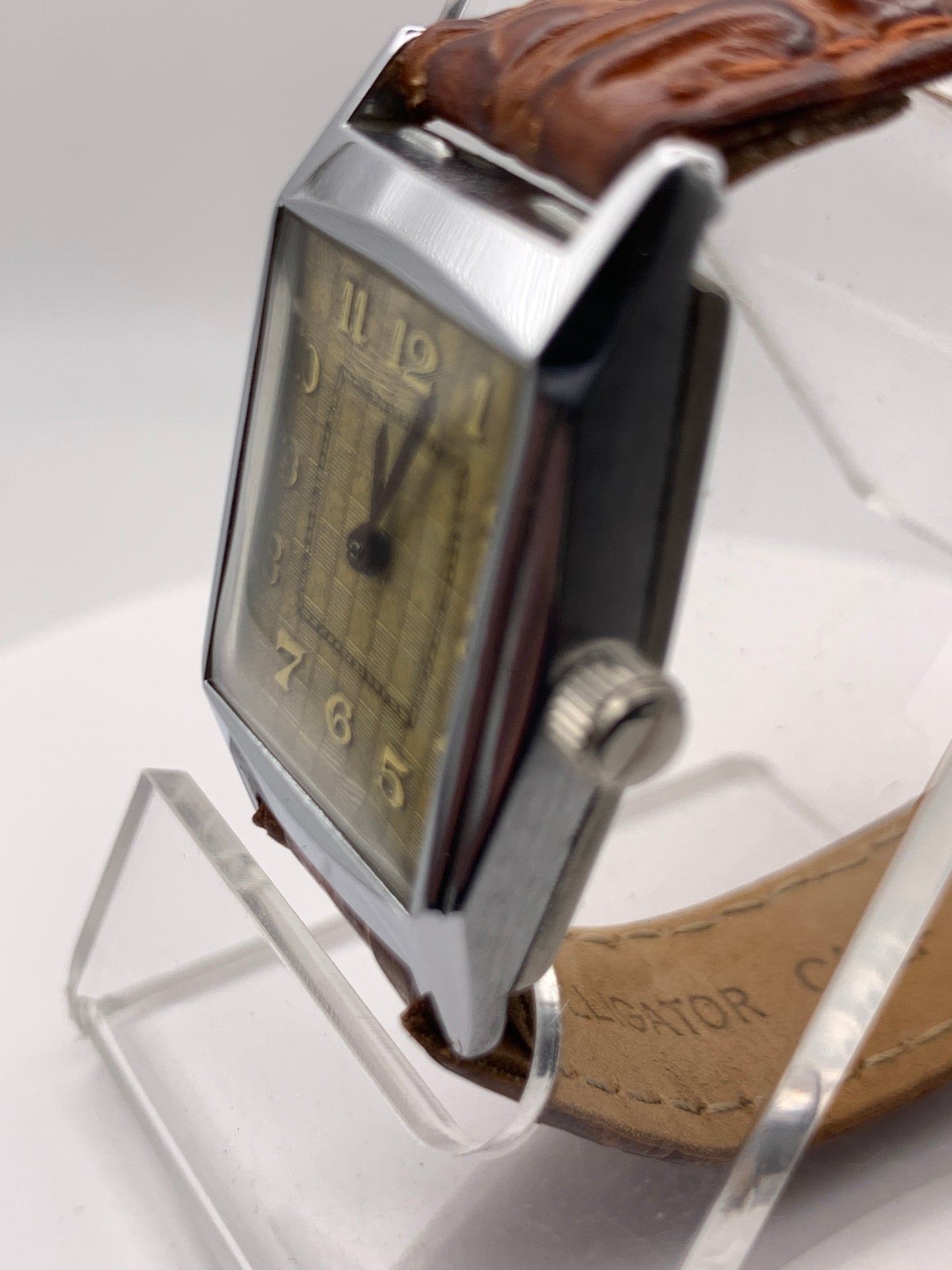Feather 1.1 Vintage brass case and dial. Acrylic crystal. Miyota 2036 quartz movement.