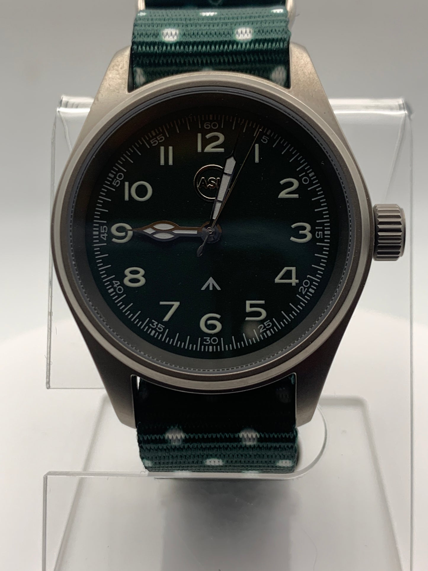 Warrior Chloe. 36mm Titanium case. Sapphire crystal. Seiko VH31 mecha-quartz.