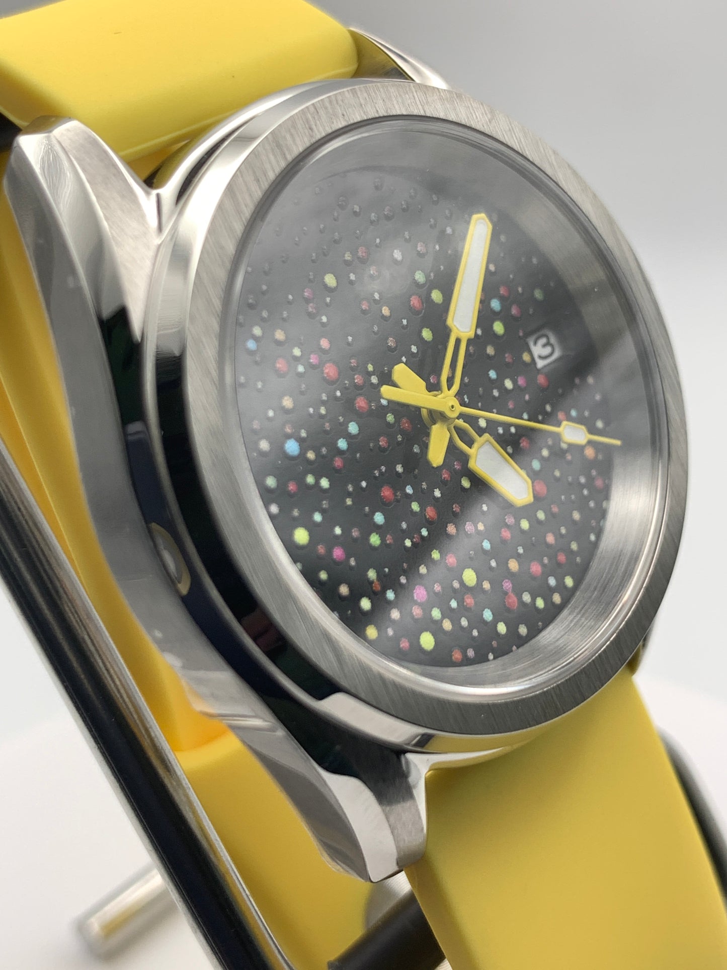 Pick a Mix. 38mm stainless steel. Sapphire crystal. Seiko NH35. 100m water resistance.